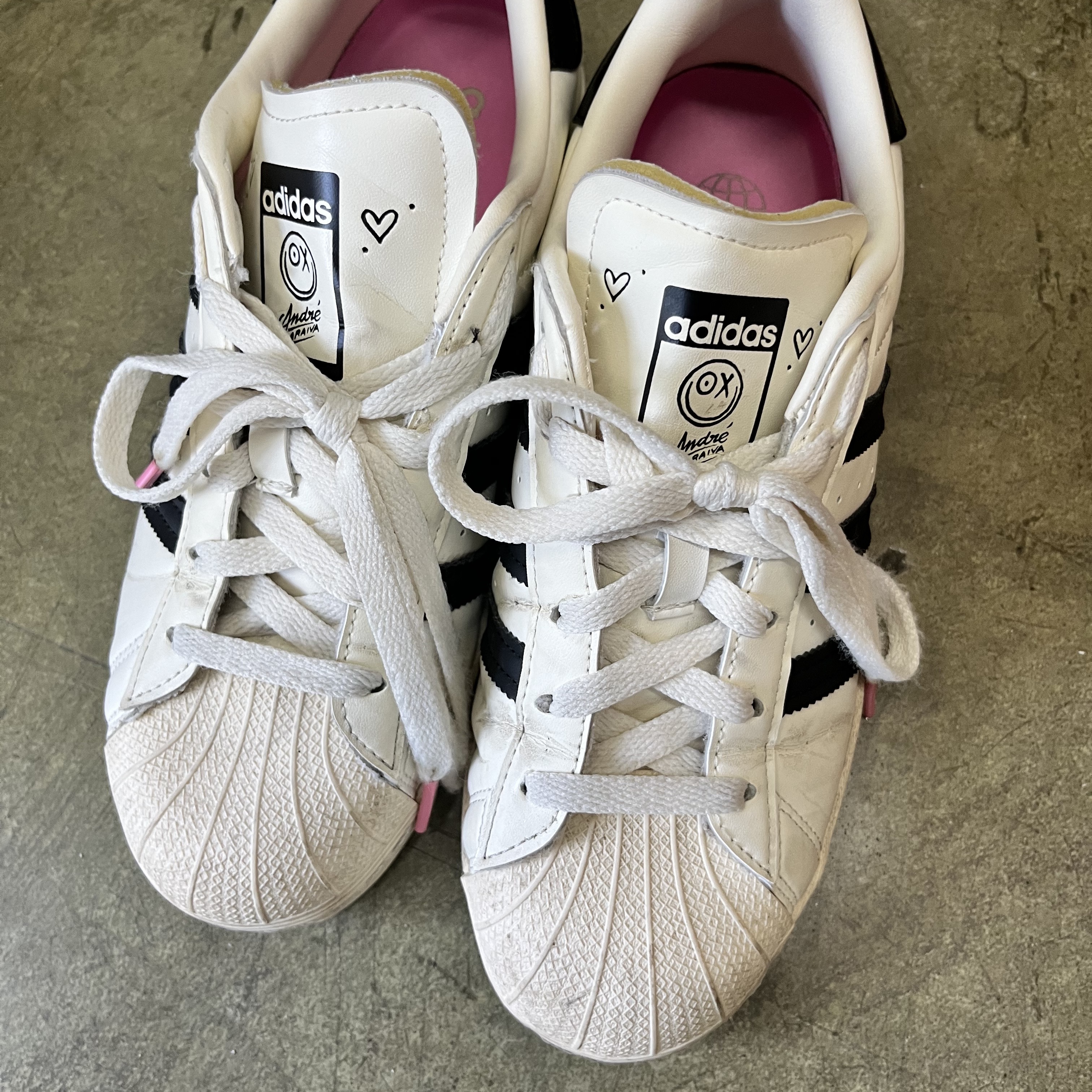 Adidas x Andre Saraiva Superstar Cream White Core Black 착용 스타일