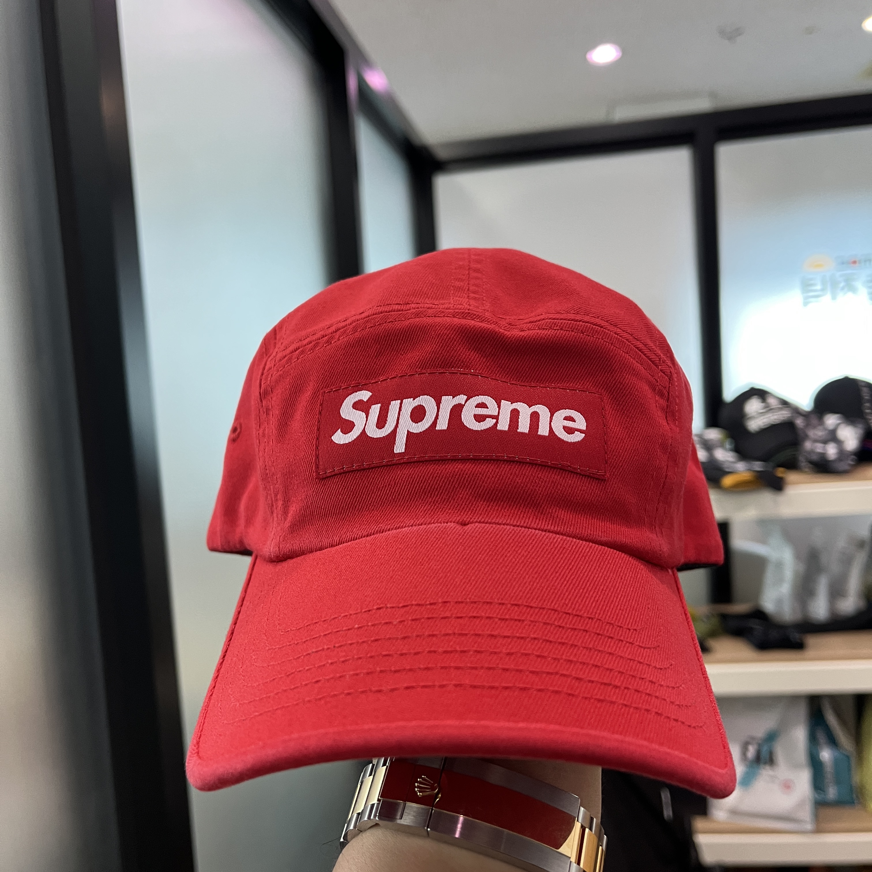Supreme Washed Chino Twill Camp Cap Red 착용 스타일