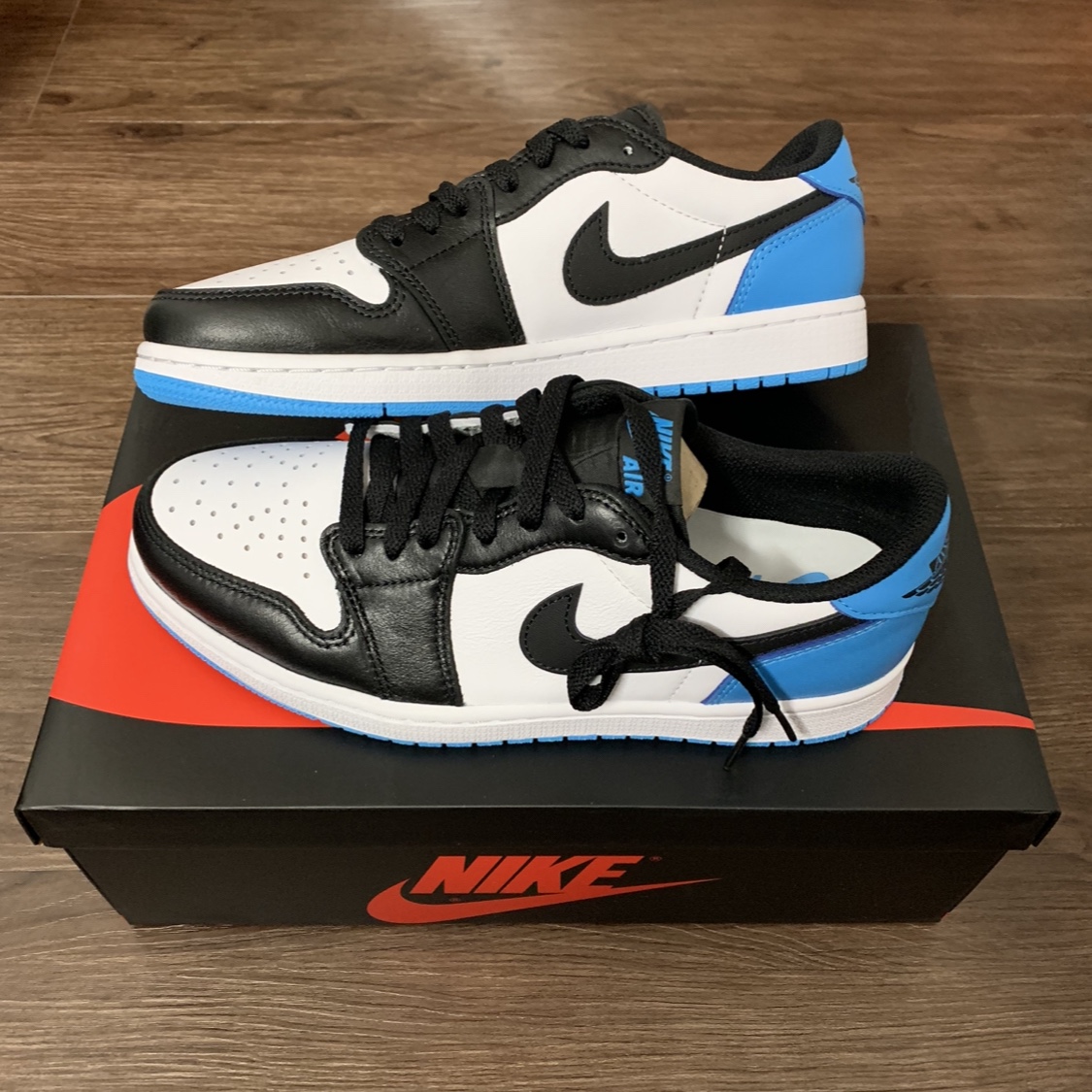 Jordan 1 Retro Low OG Black and Dark Powder Blue 착용 스타일