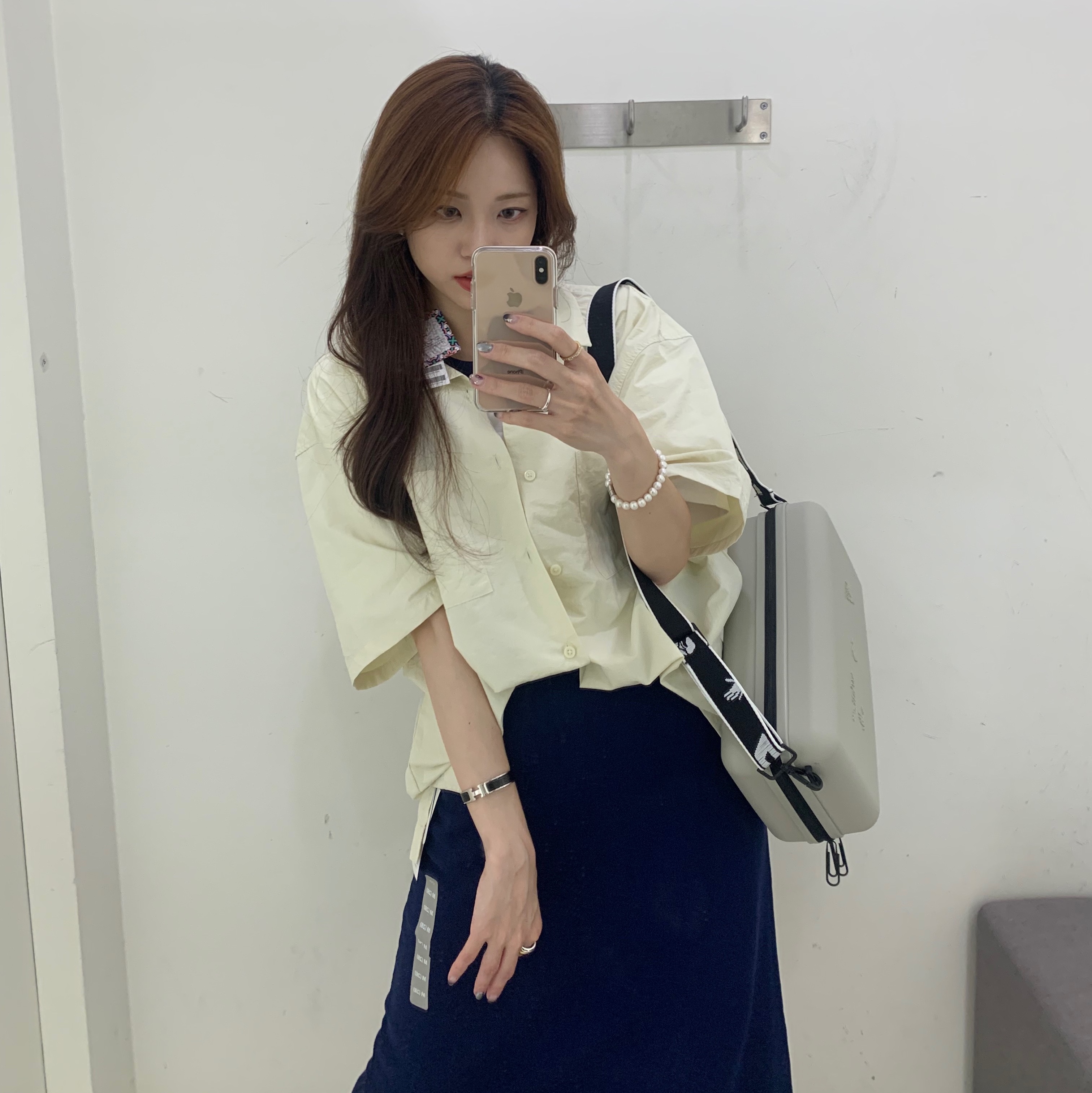 (W) Hermes Clic H Bracelet Palladium & Noir, Off-White x Amore Pacific Protection Box (Without Cosmetics) 착용 스타일 - 2