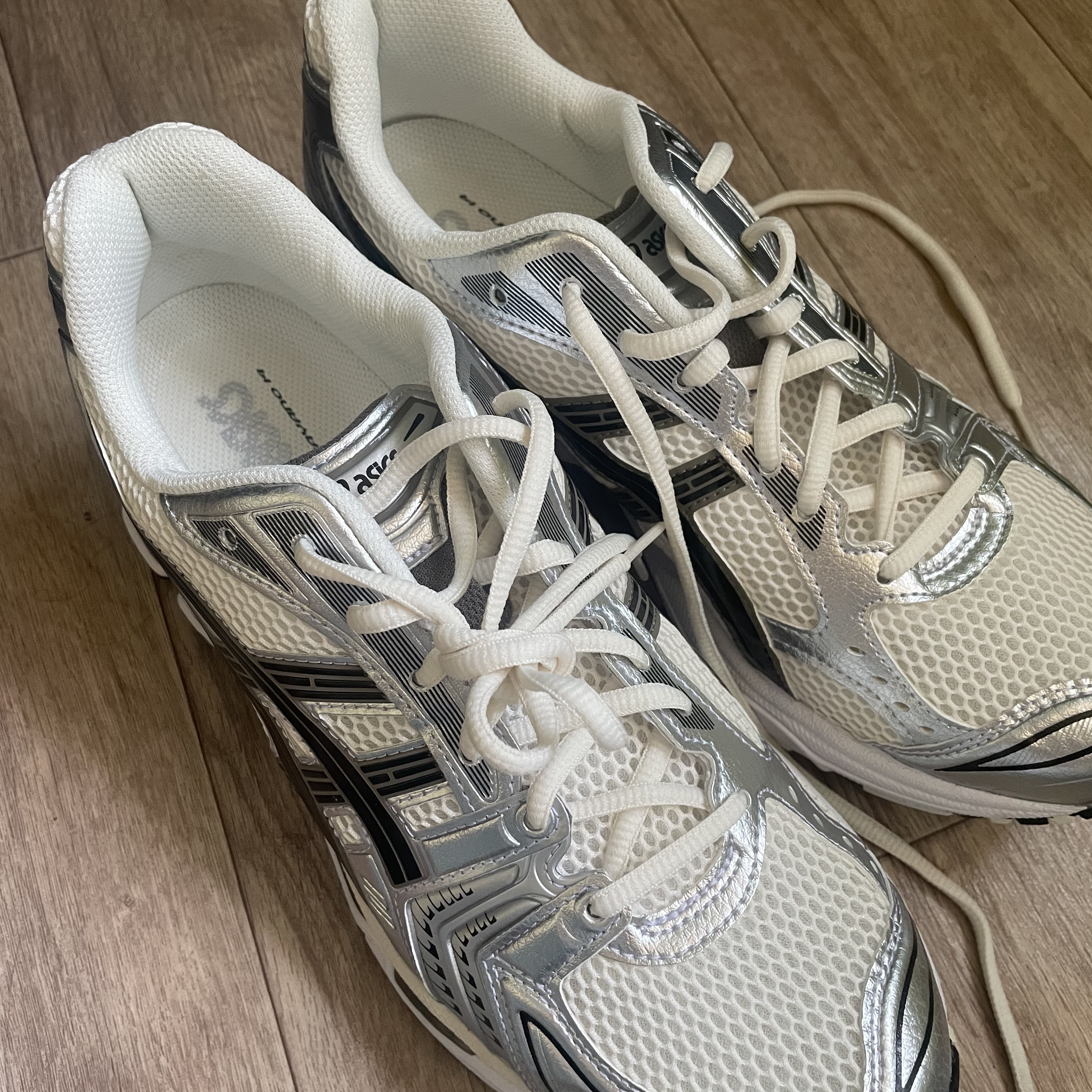 Asics Gel-Kayano 14 Cream Black 착용 스타일
