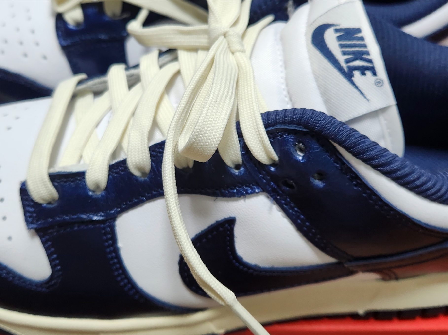 (W) Nike Dunk Low PRM Midnight Navy and White 착용 스타일
