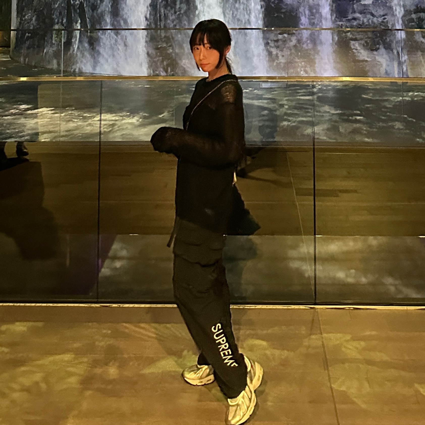 Stussy Loose Knit Logo Sweater Black, Nike x Supreme Air Max 96 Metallic Silver 착용 스타일