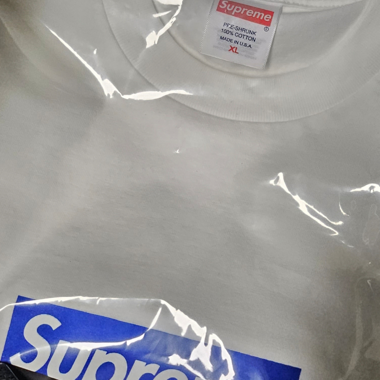 Supreme Seoul Box Logo T-Shirt White - 23FW, Supreme Seoul Box Logo Hooded Sweatshirt Black - 23FW 착용 스타일 - 1