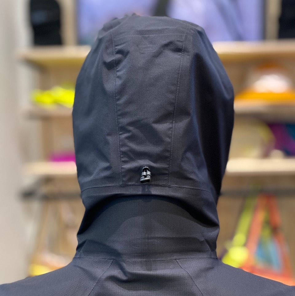 Arc'teryx Norvan LT Hoody Black 착용 스타일 - 3