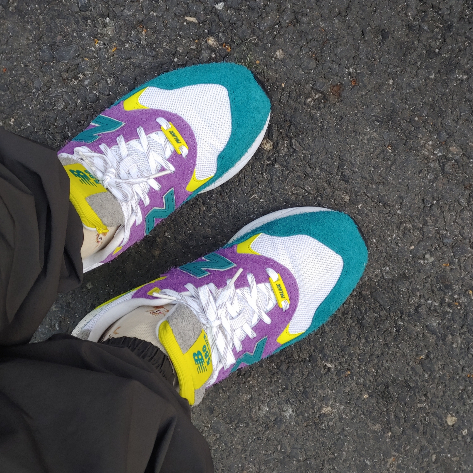 New Balance x Palace MT580 Shaded Spruce Pansy 착용 스타일