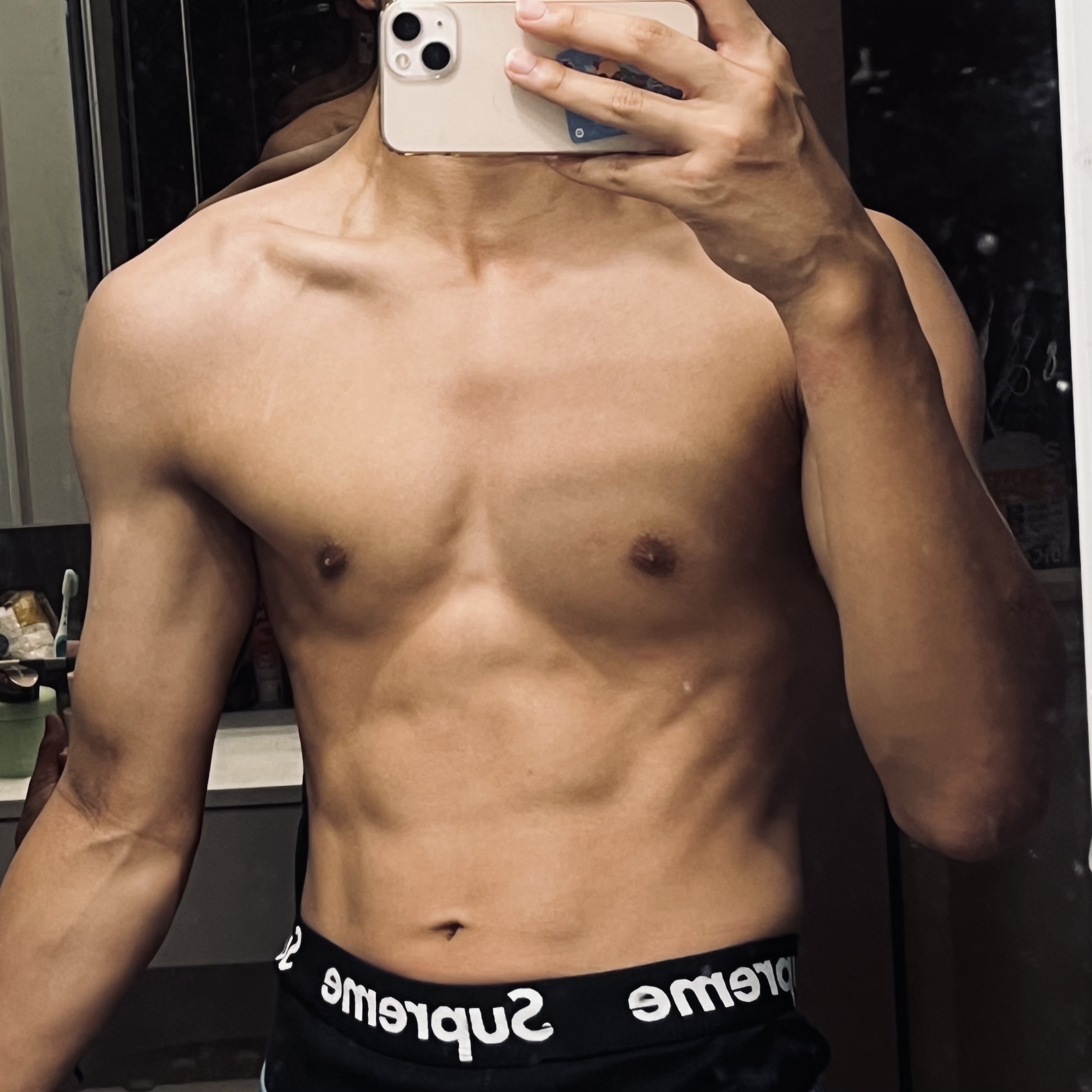 Supreme Hanes Boxer Briefs Black (4 Pack) 착용 스타일