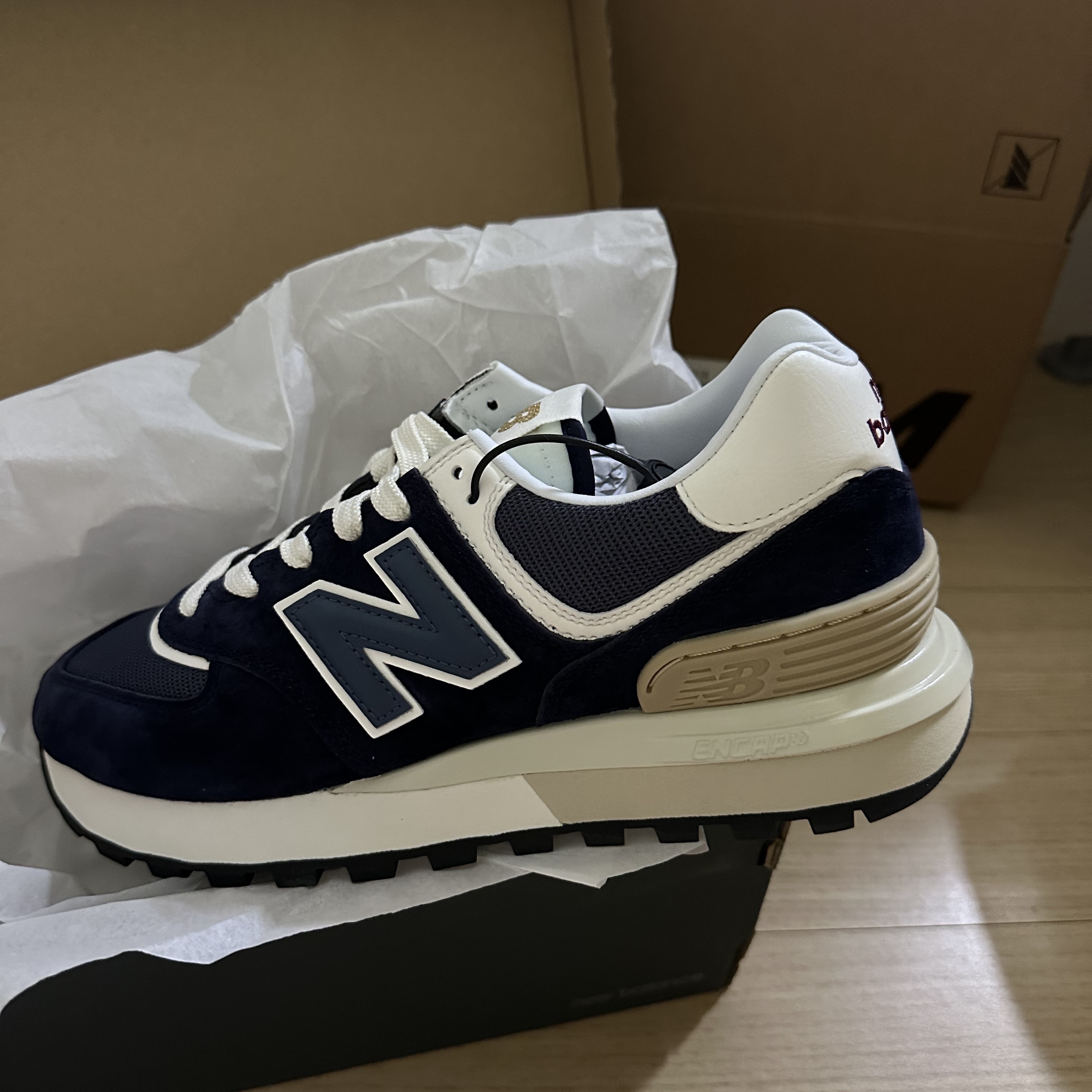 New Balance 574 Legacy Navy 착용 스타일