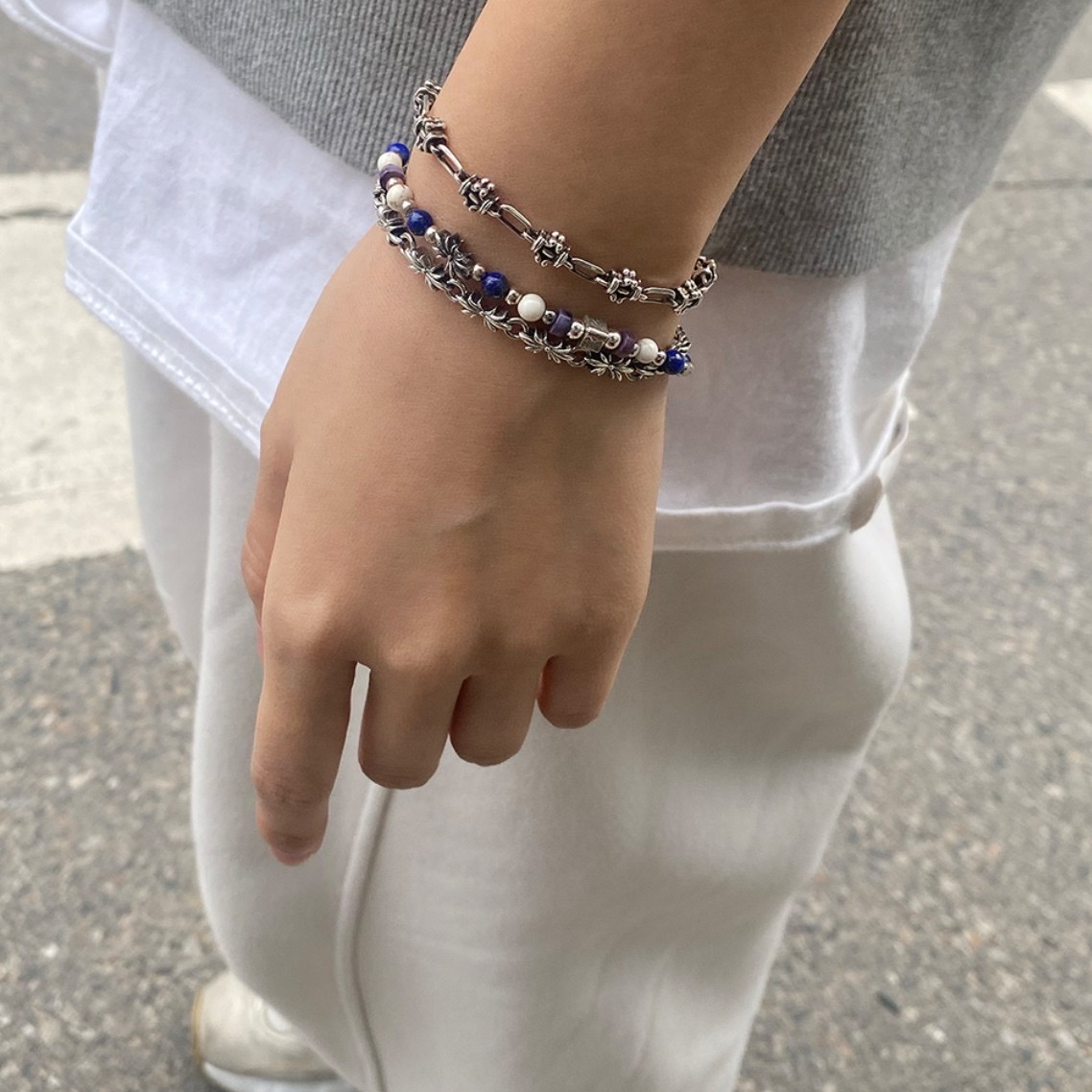 Scudo Garden Violet Karen Beads Bracelet 착용 스타일