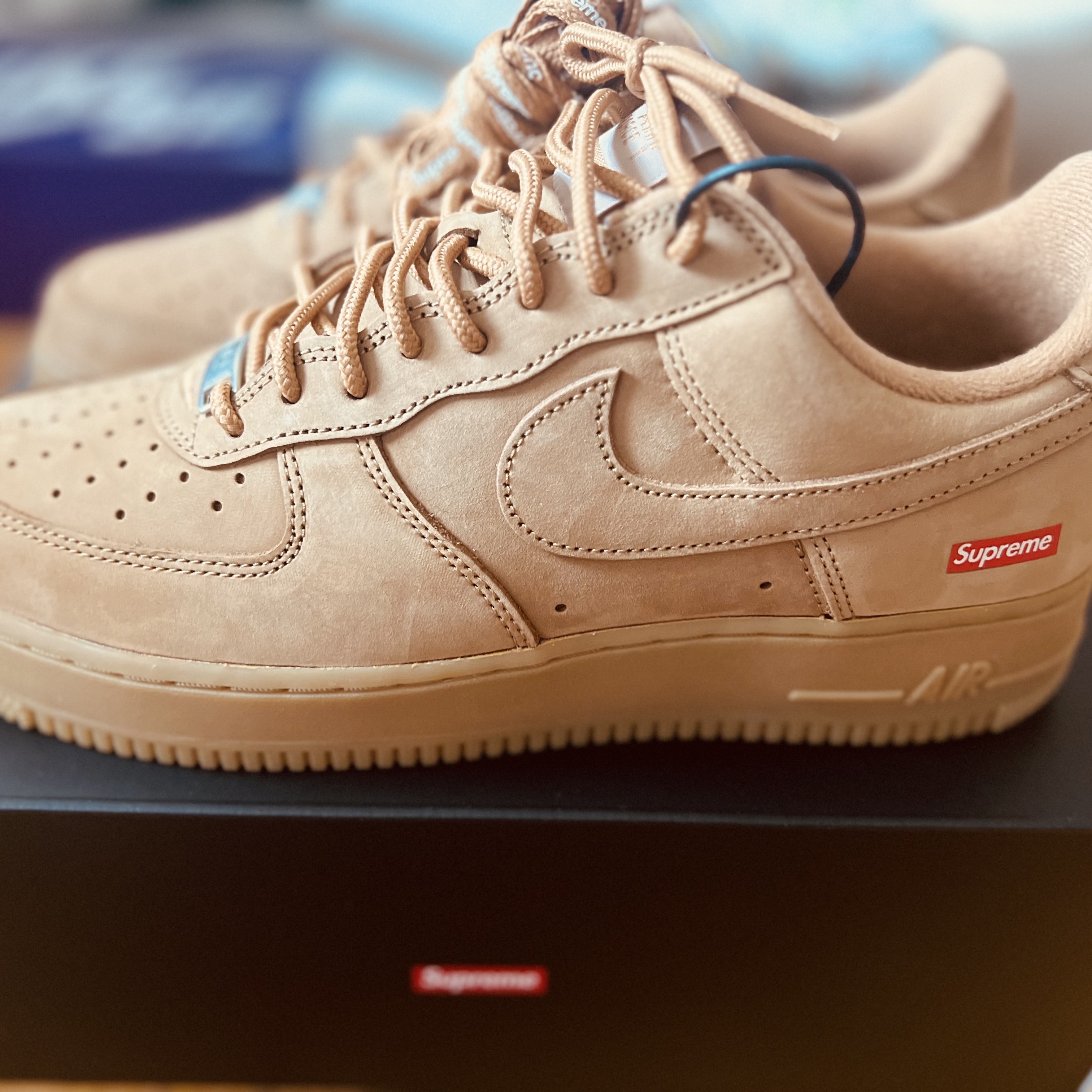 Nike x Supreme Air Force 1 Low Flax 착용 스타일 - 2