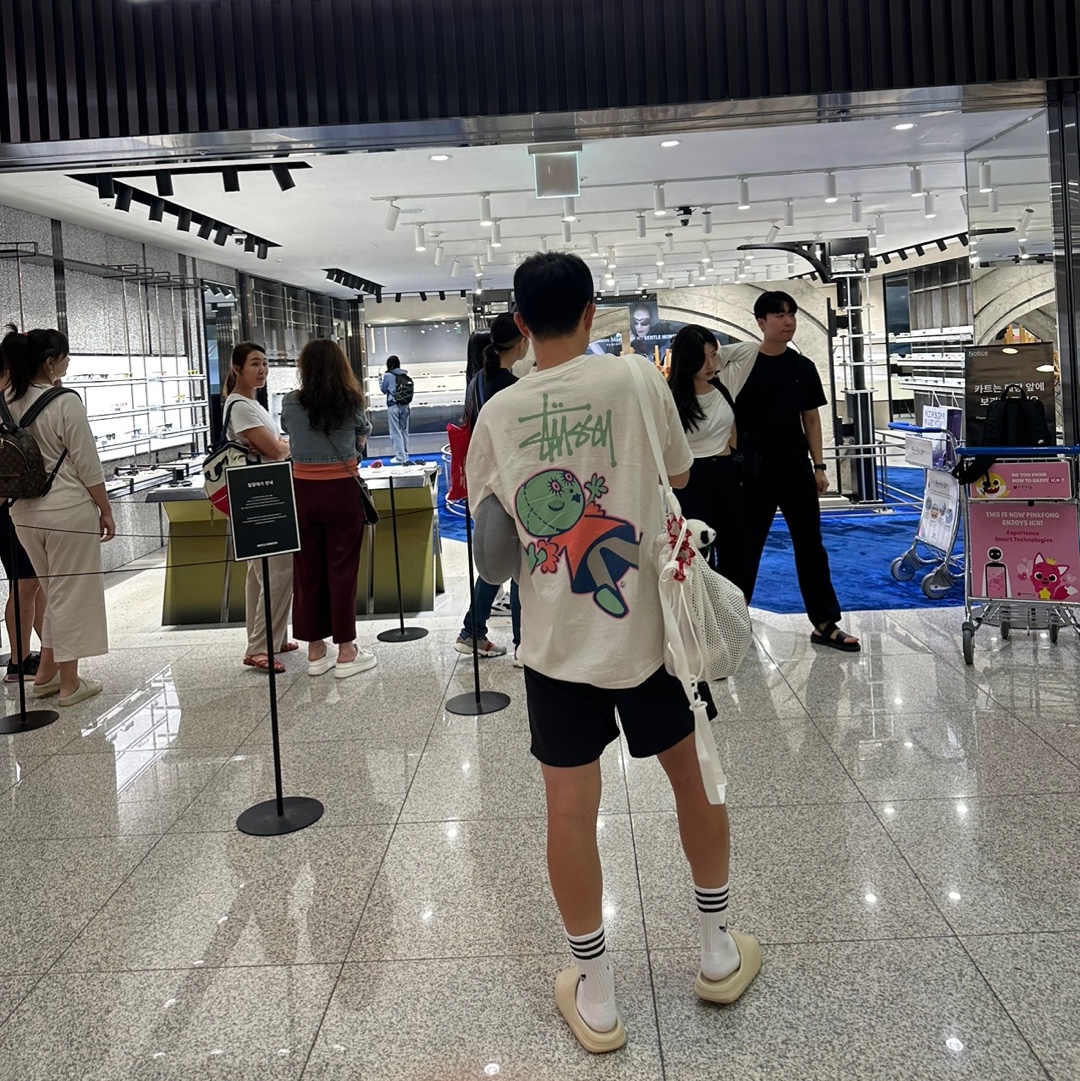 Stussy Dollie Pigment Dyed T-Shirt Natural, Patagonia Baggies Shorts 5 Inch Black 착용 스타일 - 2