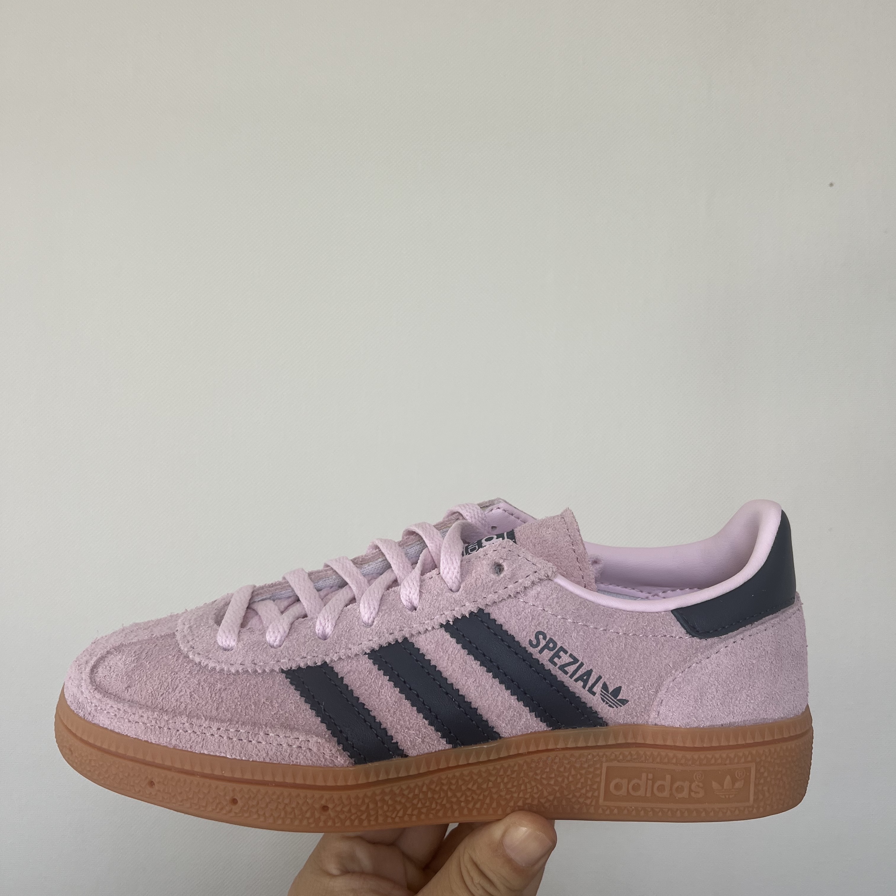 (W) Adidas Spezial Handball Clear Pink 착용 스타일 - 1