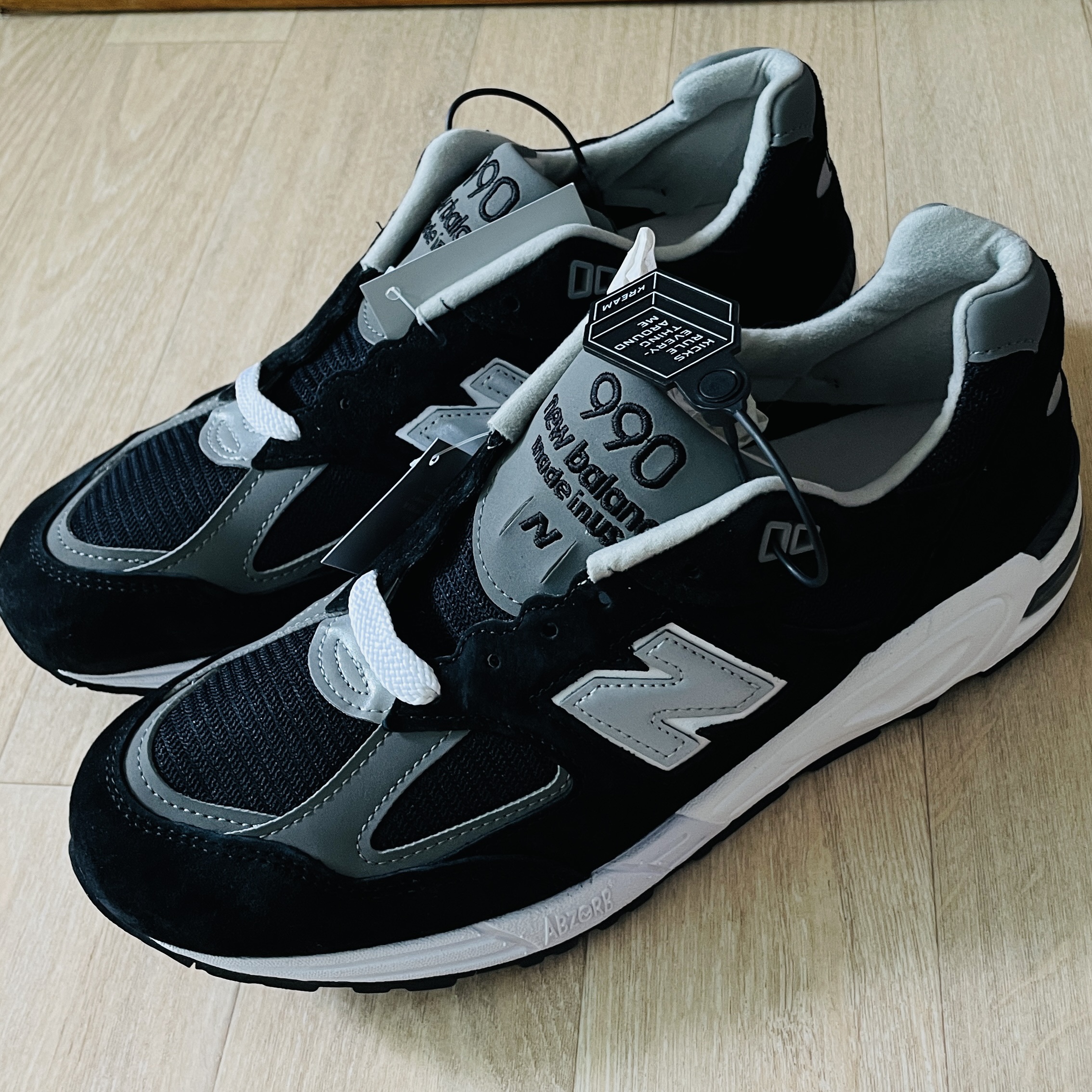 New Balance 990v2 Made in USA Black 착용 스타일 - 1