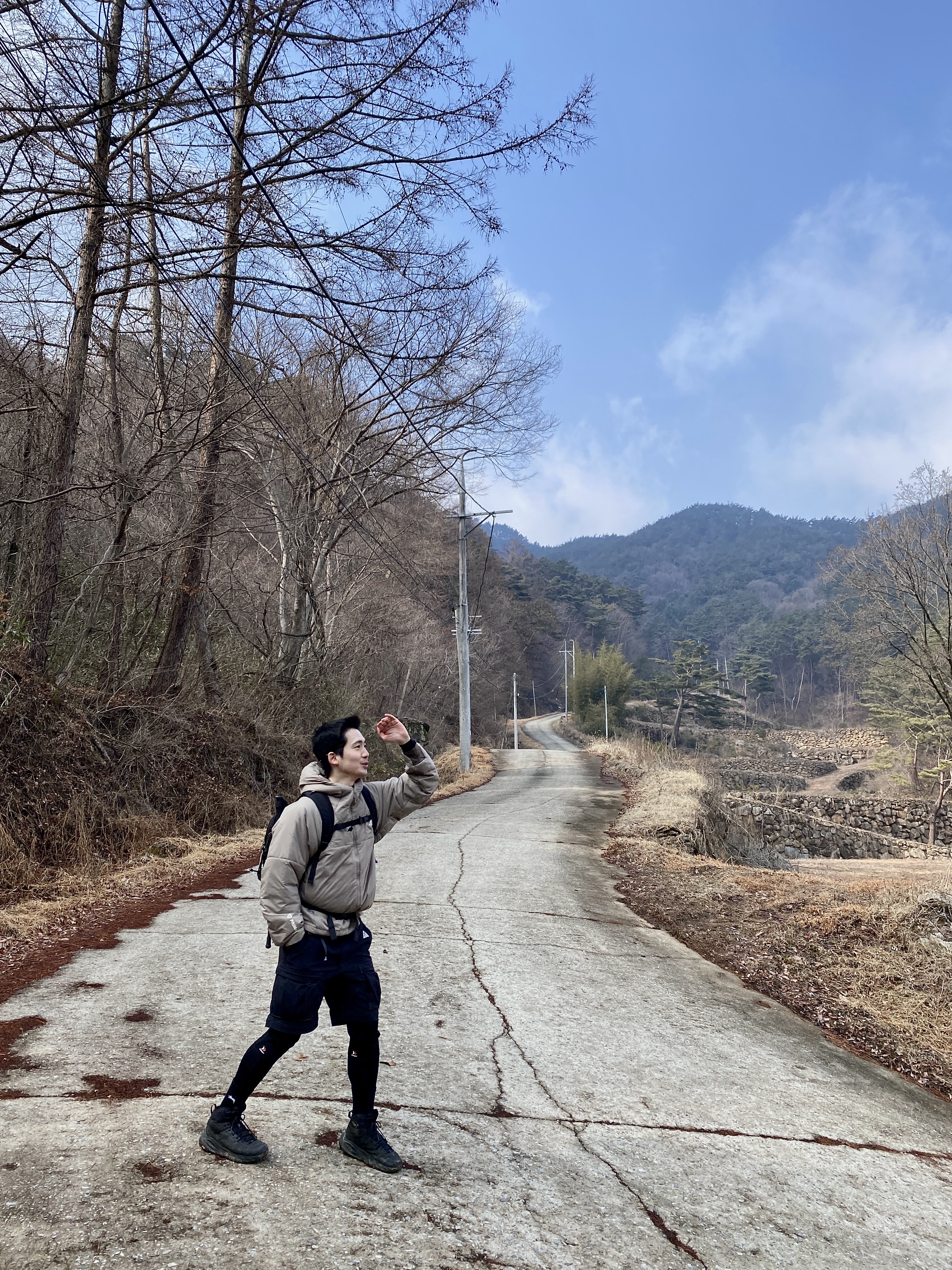 Nike ACG Therma-Fit ADV Rope De Dope Jacket Moon Fossil - Asia, Nike ACG Smith Summit Cargo Pants Black Summit White - Asia 착용 스타일 - 2