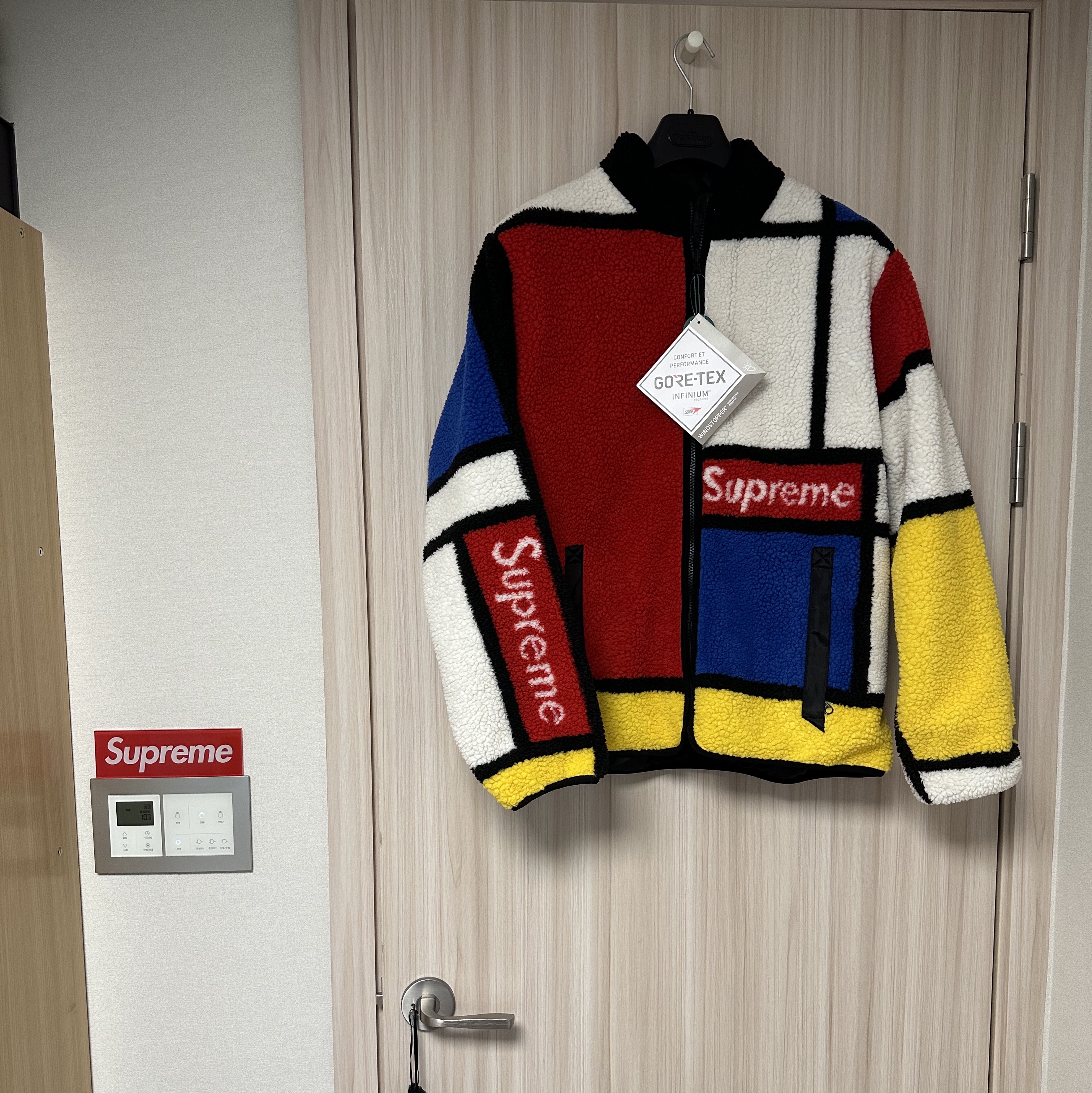 Supreme Reversible Colorblocked Fleece Jacket Red - 20FW 착용 스타일 - 1
