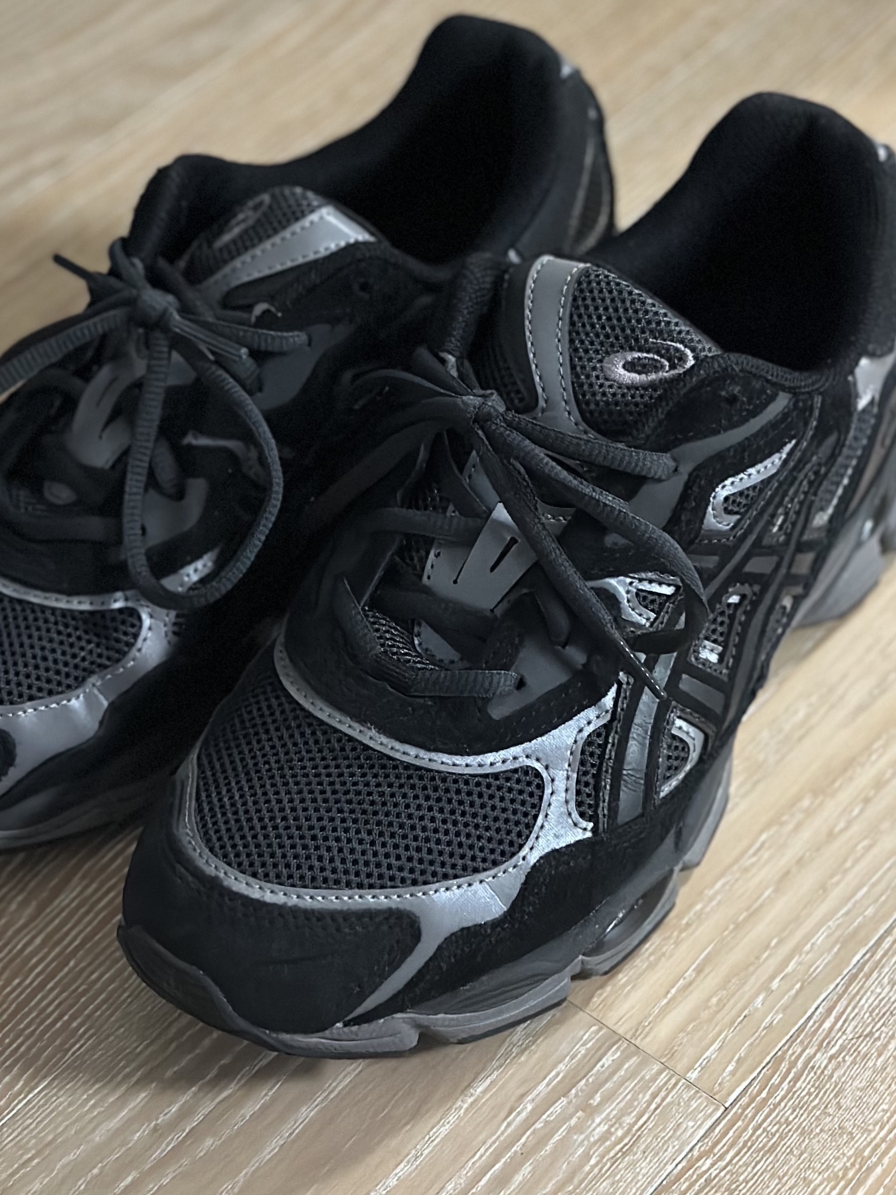 Asics Gel-NYC Graphite Grey Black 착용 스타일 - 2