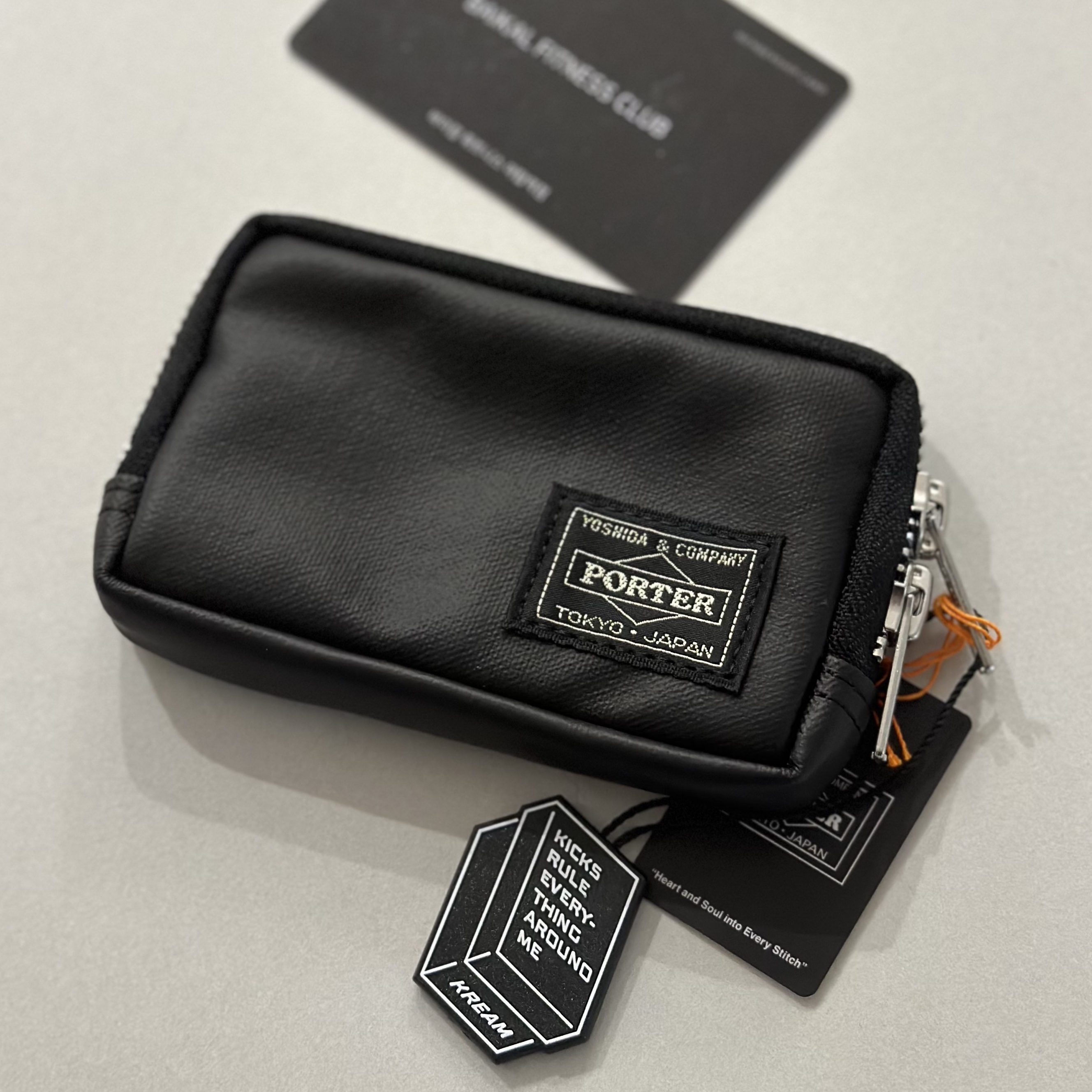 Porter Freestyle Multi Coin Case Black 착용 스타일