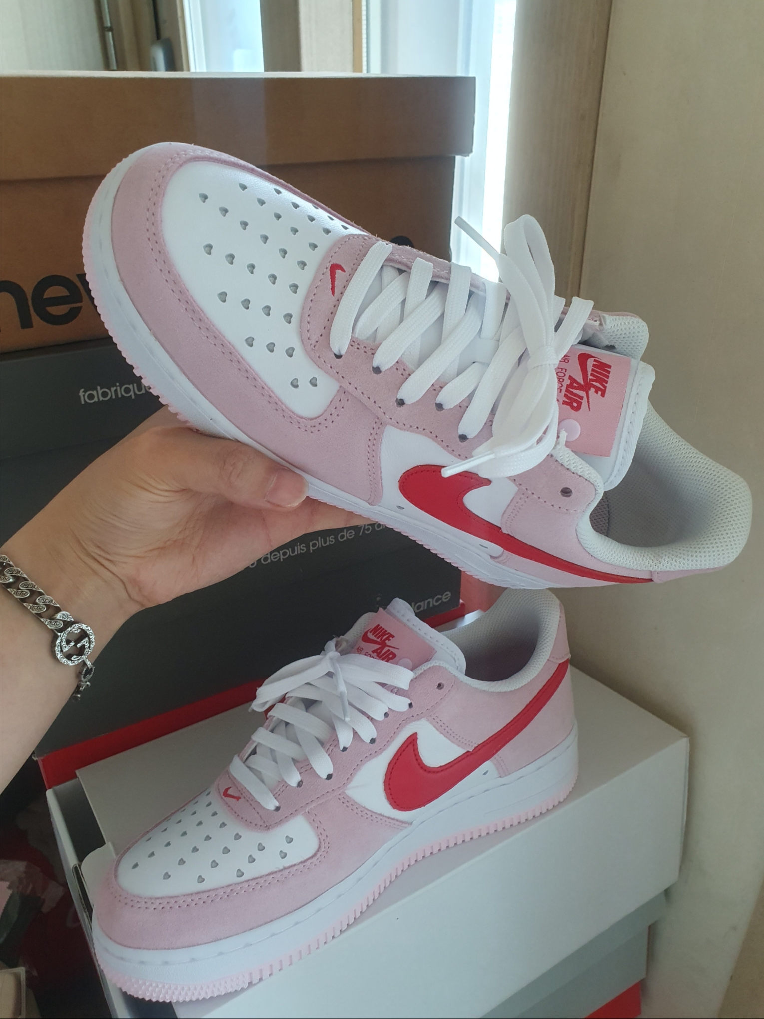 Nike Air Force 1 '07 QS Valentine's Day 착용 스타일