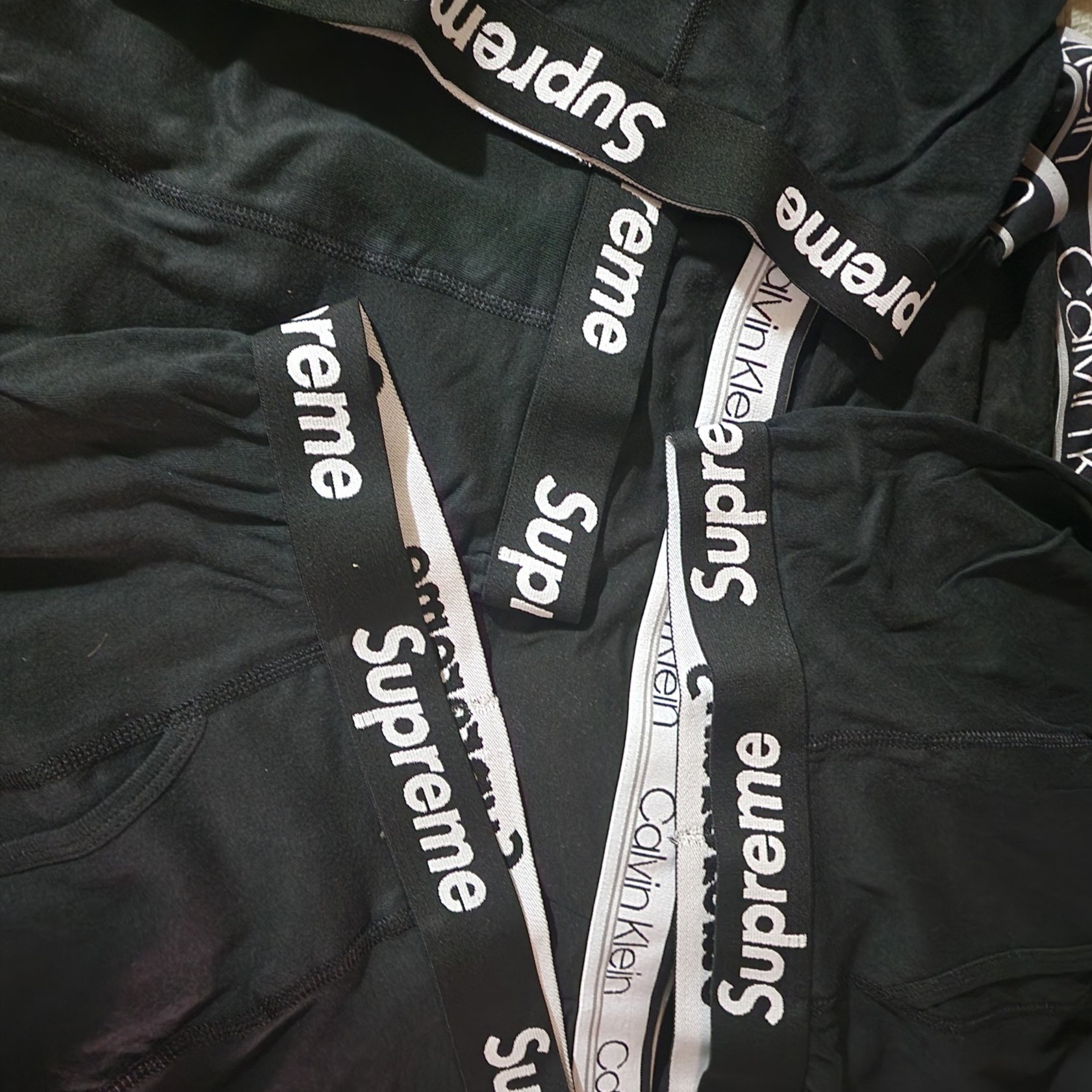Supreme Hanes Boxer Briefs Black (4 Pack) 착용 스타일