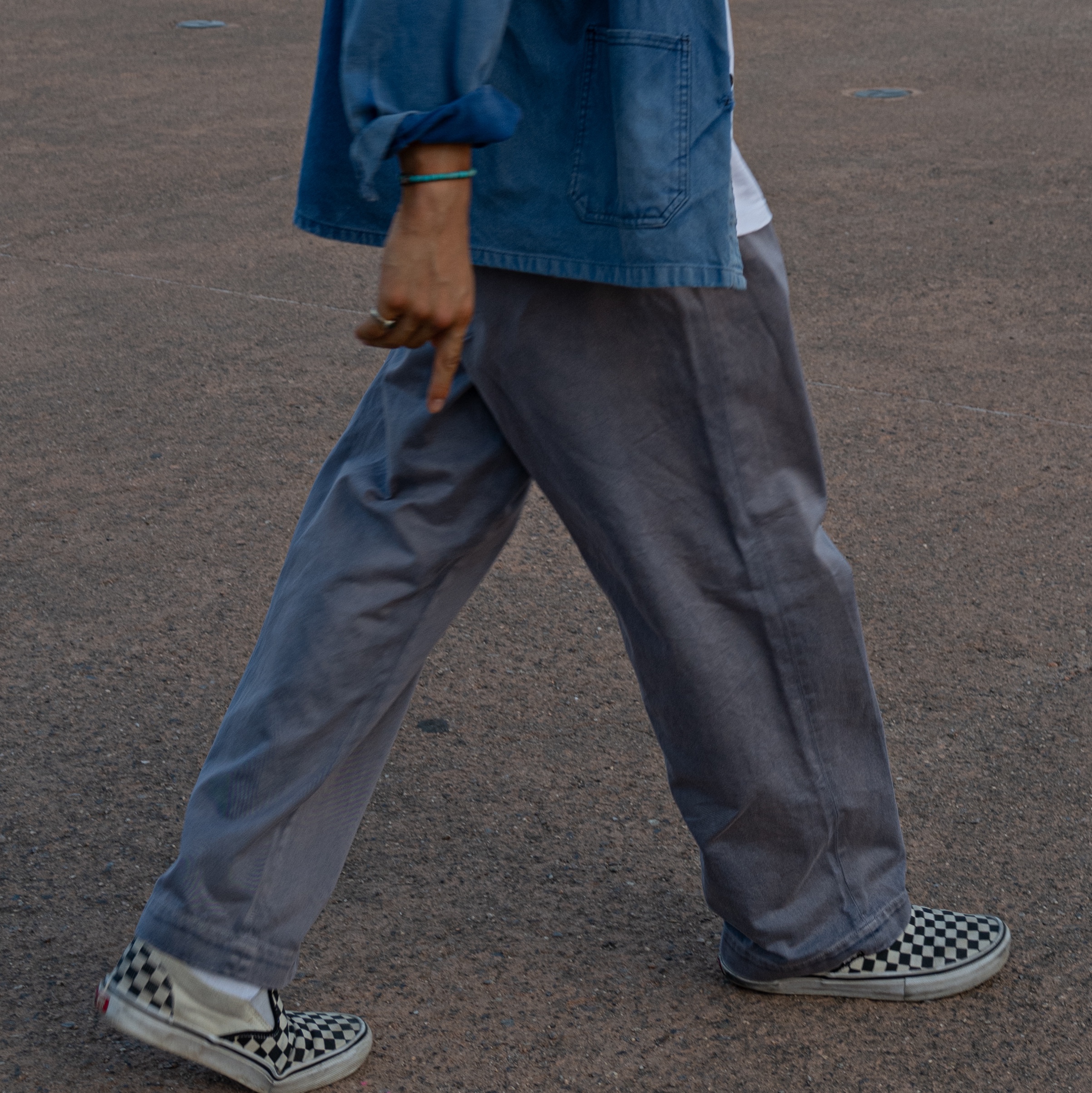 Supreme Seoul Box Logo T-Shirt White - 23FW, Supreme Chino Pants Washed Navy - 23FW 착용 스타일 - 4