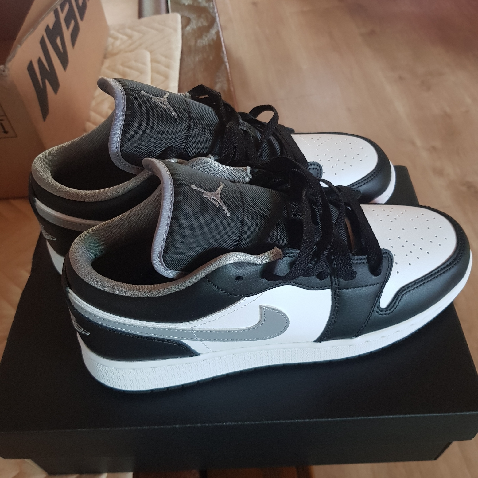 (GS) Jordan 1 Low Black Particle Grey 착용 스타일