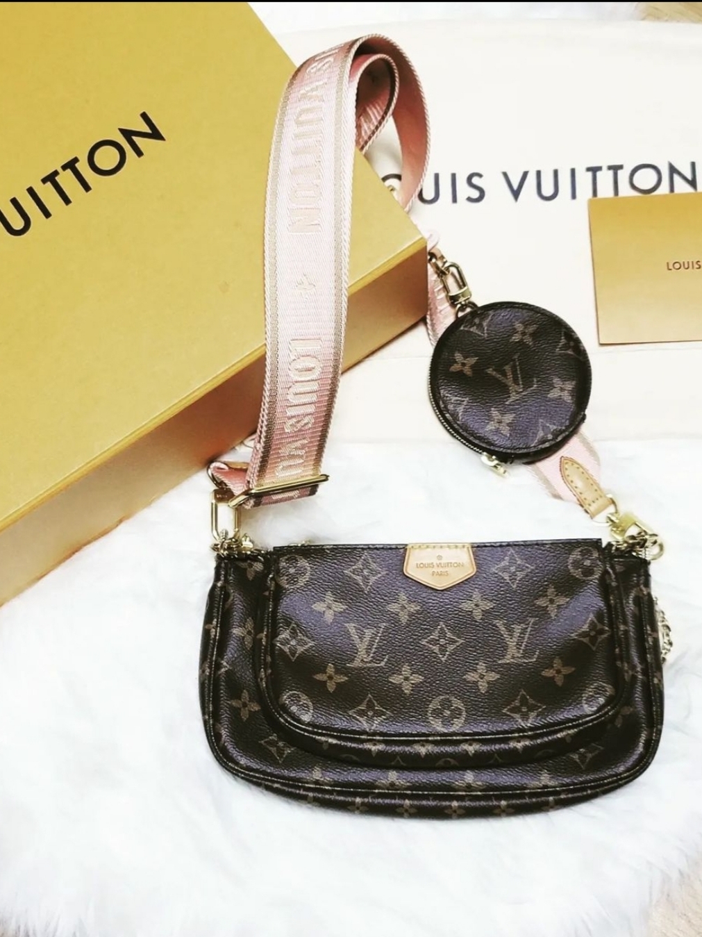 Louis Vuitton Multi Pochette Accessoires Monogram Khaki, Louis Vuitton Multi Pochette Accessoires Monogram Light Pink 착용 스타일 - 5