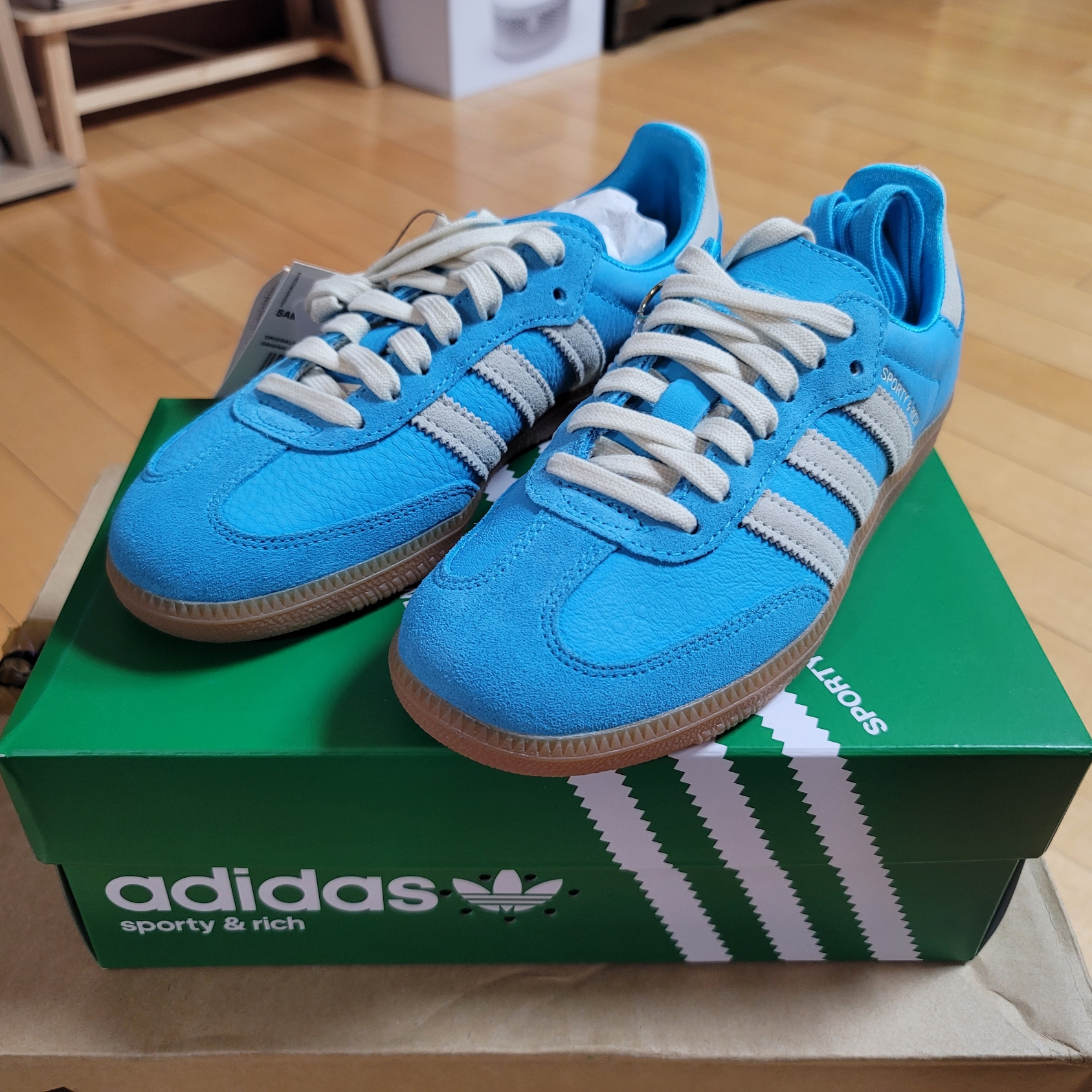 Adidas x Sporty & Rich Samba Blue Rush Cream White 착용 스타일 - 2