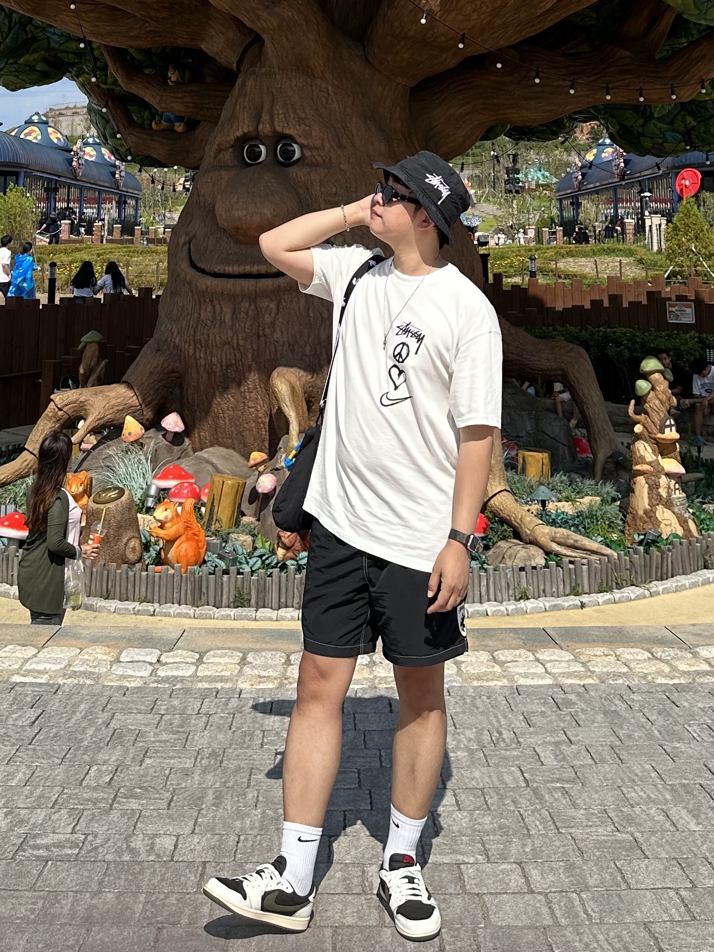 Gentle Monster x Maison Margiela MM005 Black Black, Nike x Stussy NRG RA T-Shirt Summit White (DM4943-121) 착용 스타일