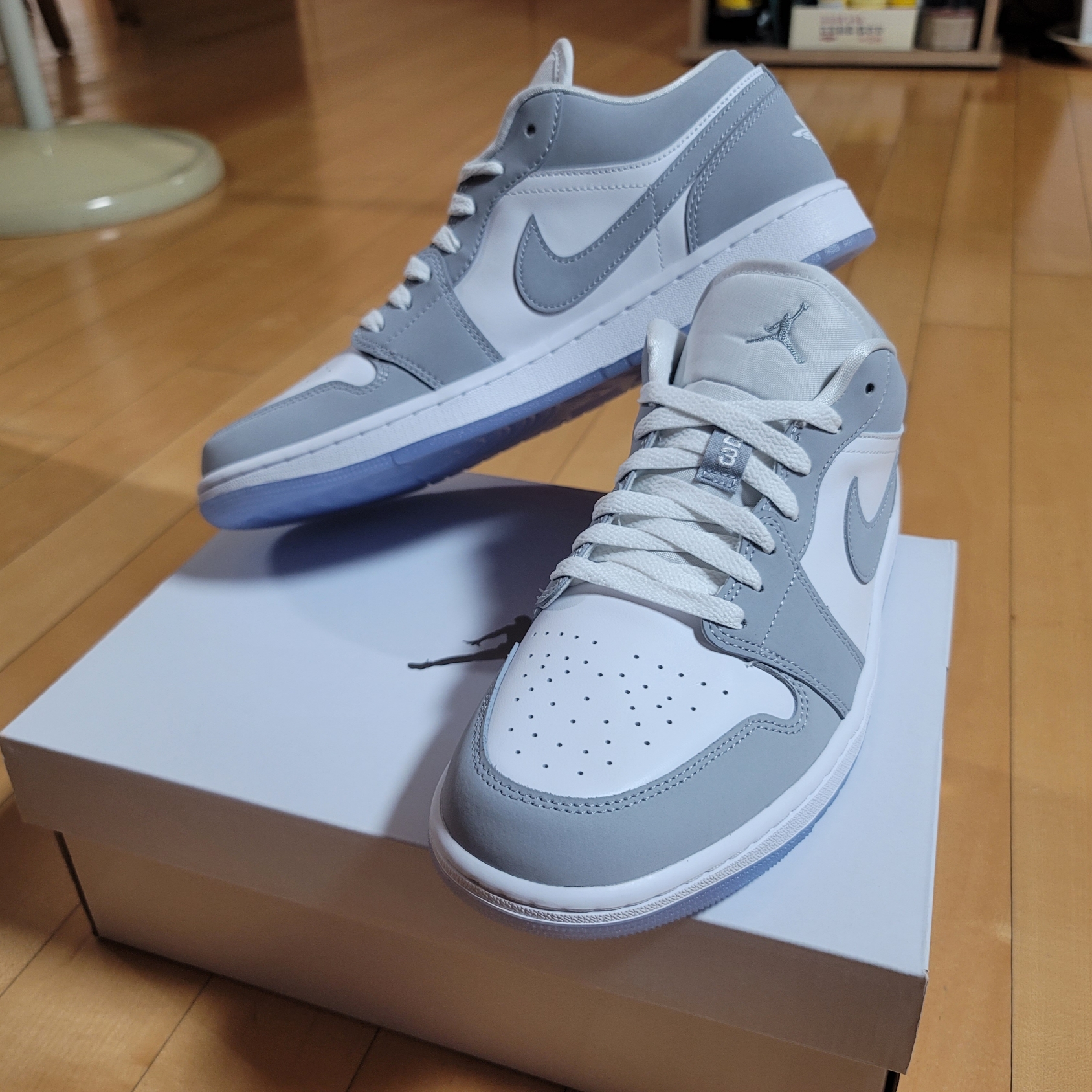 (W) Jordan 1 Low White Wolf Grey 착용 스타일 - 2