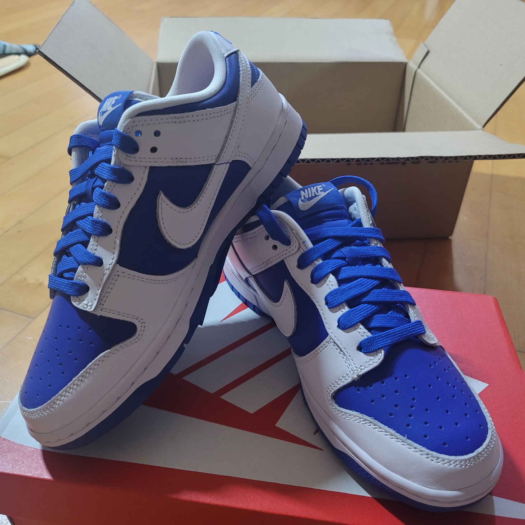 Nike x Sacai Blazer Low White Patent Leather 착용 스타일 - 1