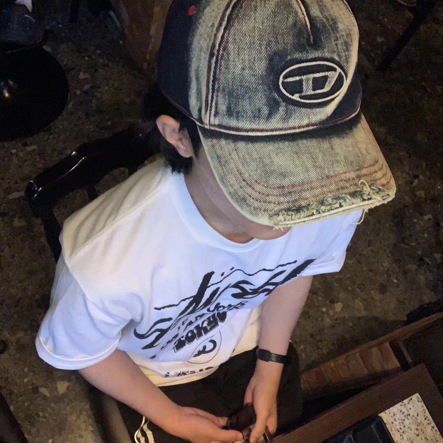 Diesel C-Seymon Treated Denim Baseball Cap Blue White, Stussy Tour T-Shirt White 착용 스타일 - 1