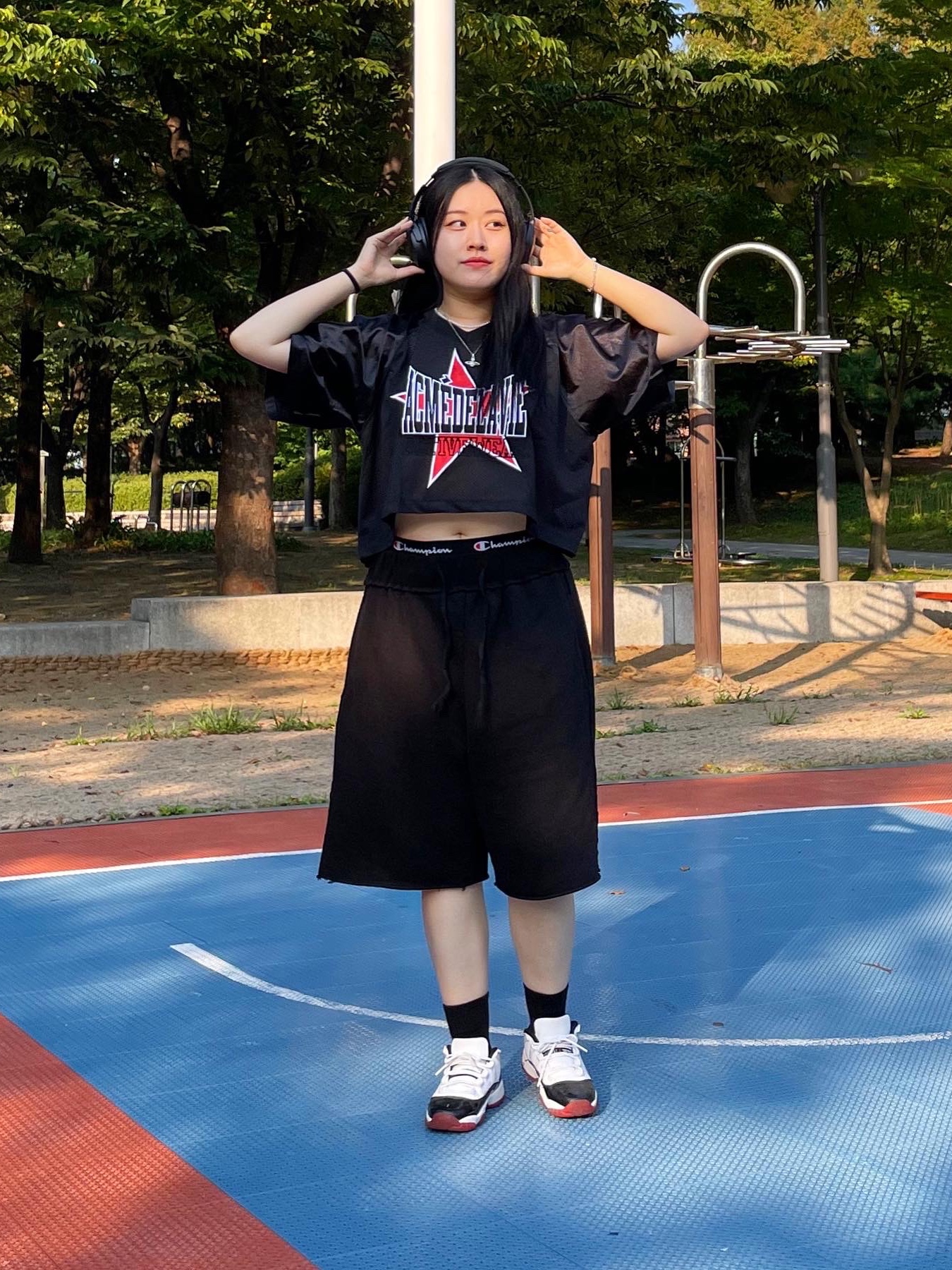 (GS) Jordan 11 Retro Low Concord Bred, BOSE QC45 Triple Black (Korean Ver.) 착용 스타일 - 2