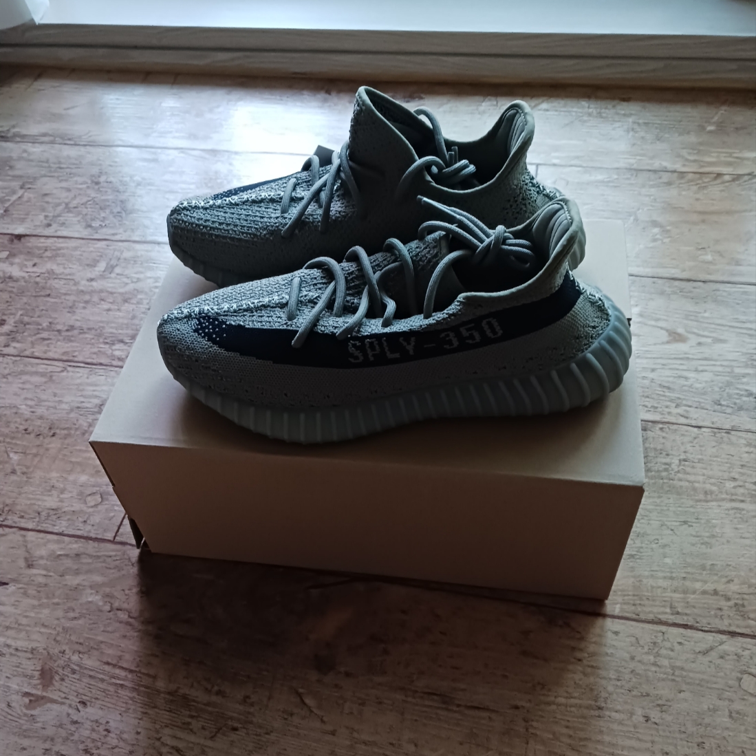 (GS) Jordan 1 Retro Royal 2017, Adidas Yeezy Boost 350 V2 Slate Core Black 2022/2023 착용 스타일 - 2