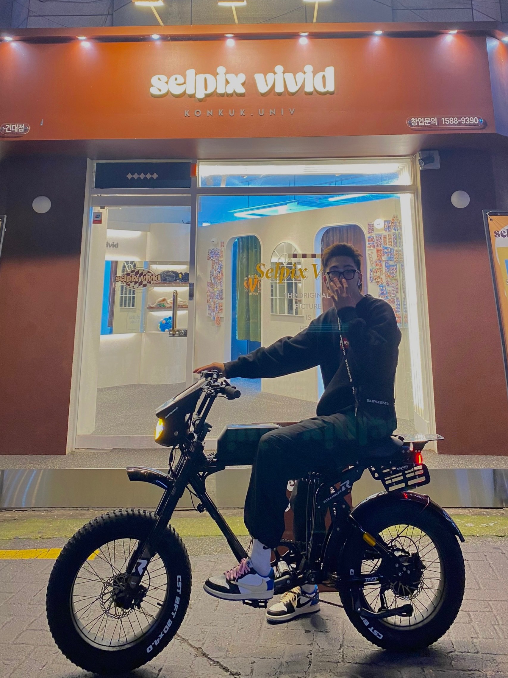 Jordan 1 x Travis Scott x Fragment Retro Low OG SP Military Blue, Supreme Shoulder Bag Black - 22FW 착용 스타일 - 3