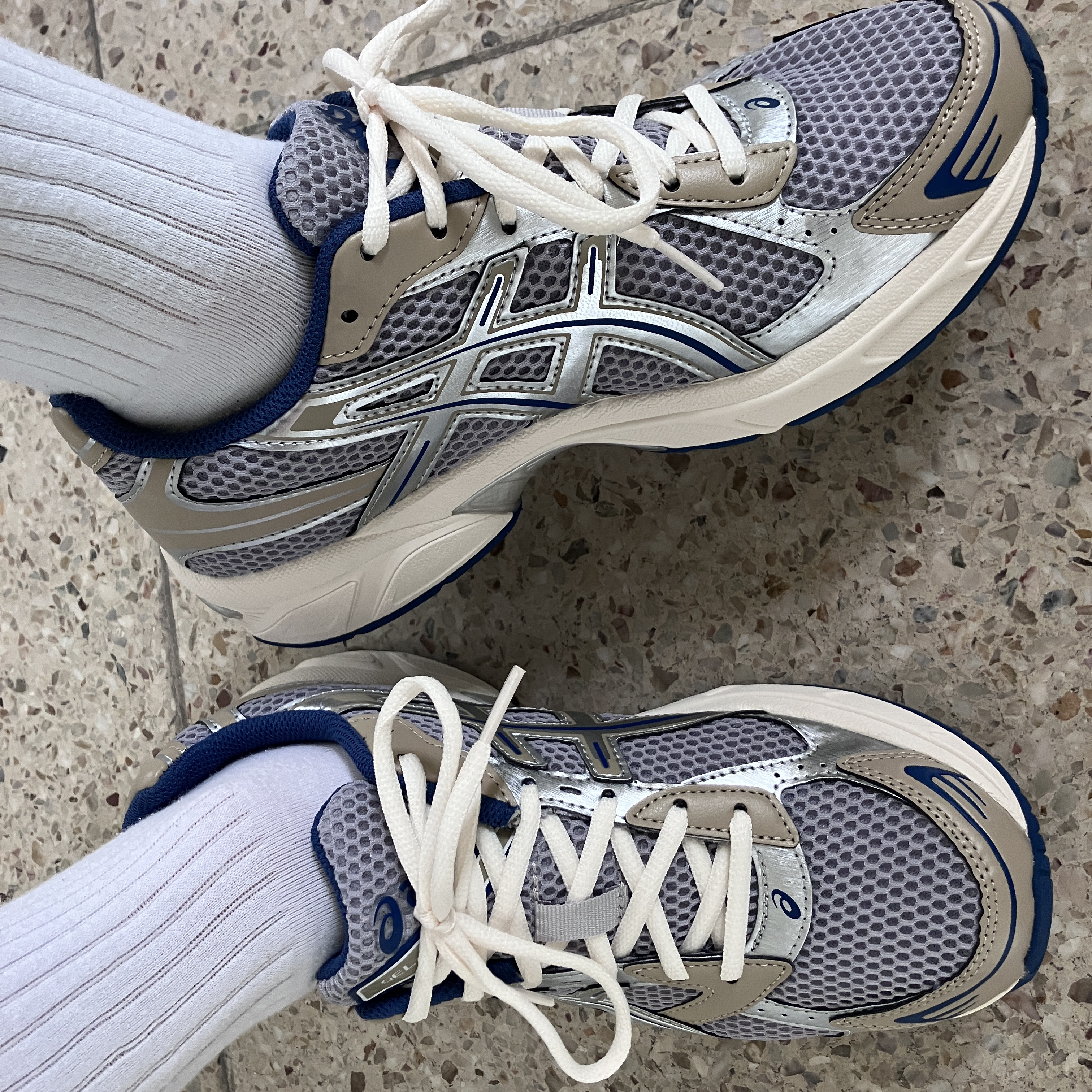 Asics Gel-1130 Oyster Grey Pure Silver 착용 스타일