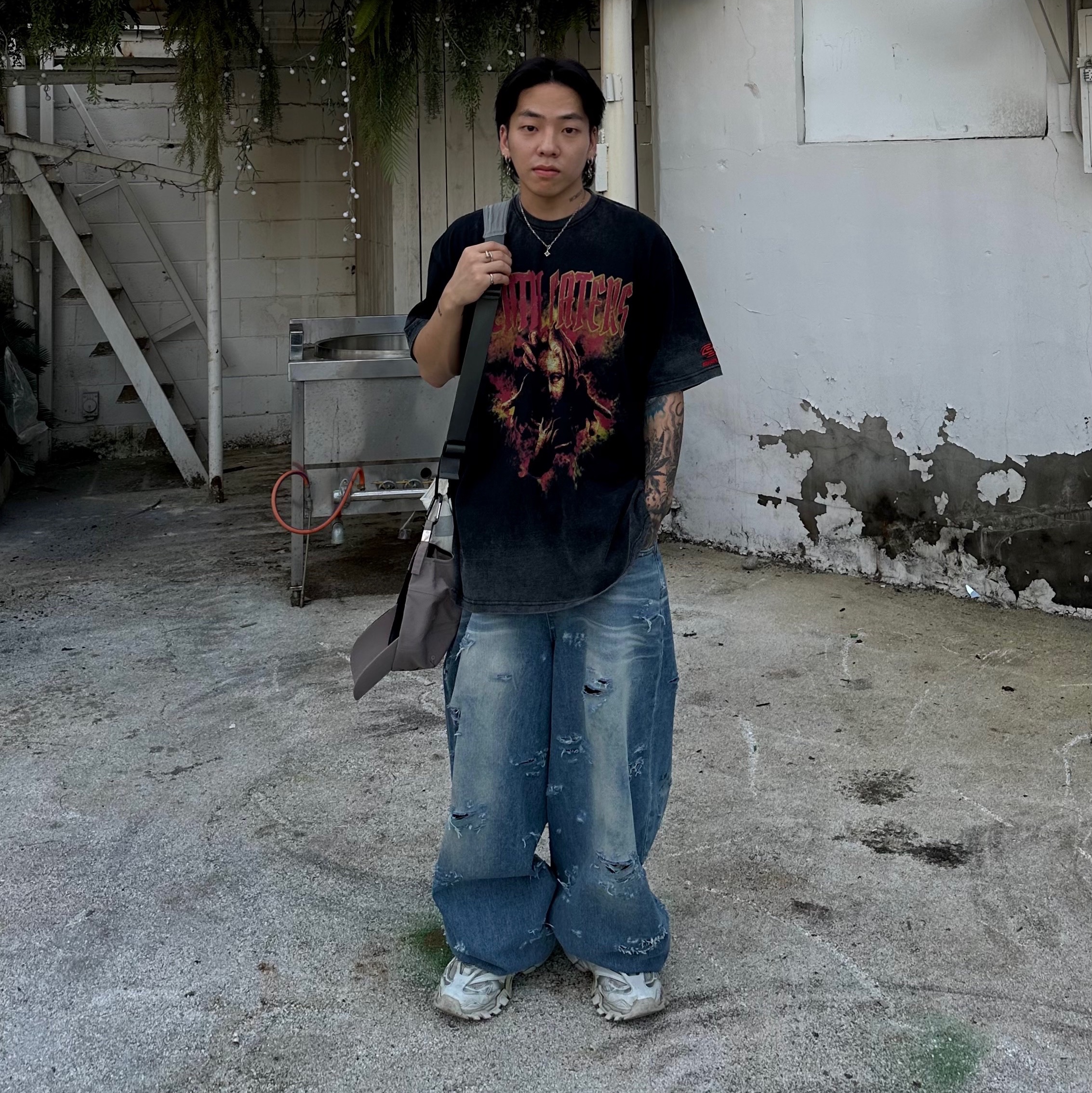 Undermycar Death Eaters Vintage Washed T-Shirt Fiesta - 23FW, Balenciaga Track.2 Sneakers White 착용 스타일 - 2