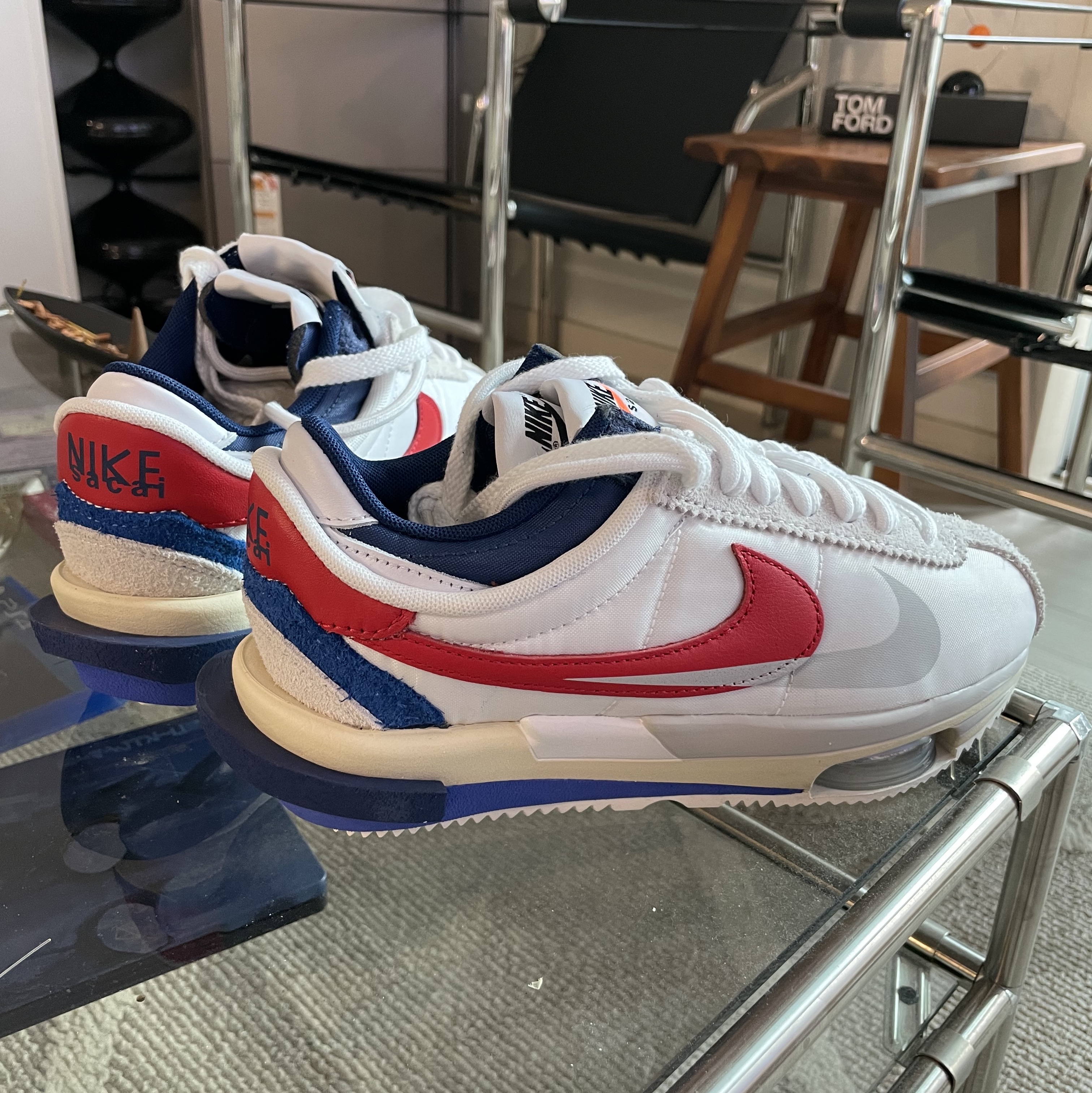 Nike x Sacai Zoom Cortez SP White and University Red 착용 스타일 - 2