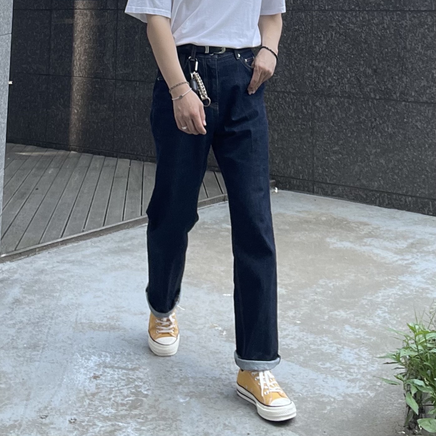 Converse Chuck 70 Ox Vintage Canvas Sunflower, A.P.C. Raymond T-Shirt White 착용 스타일 - 4
