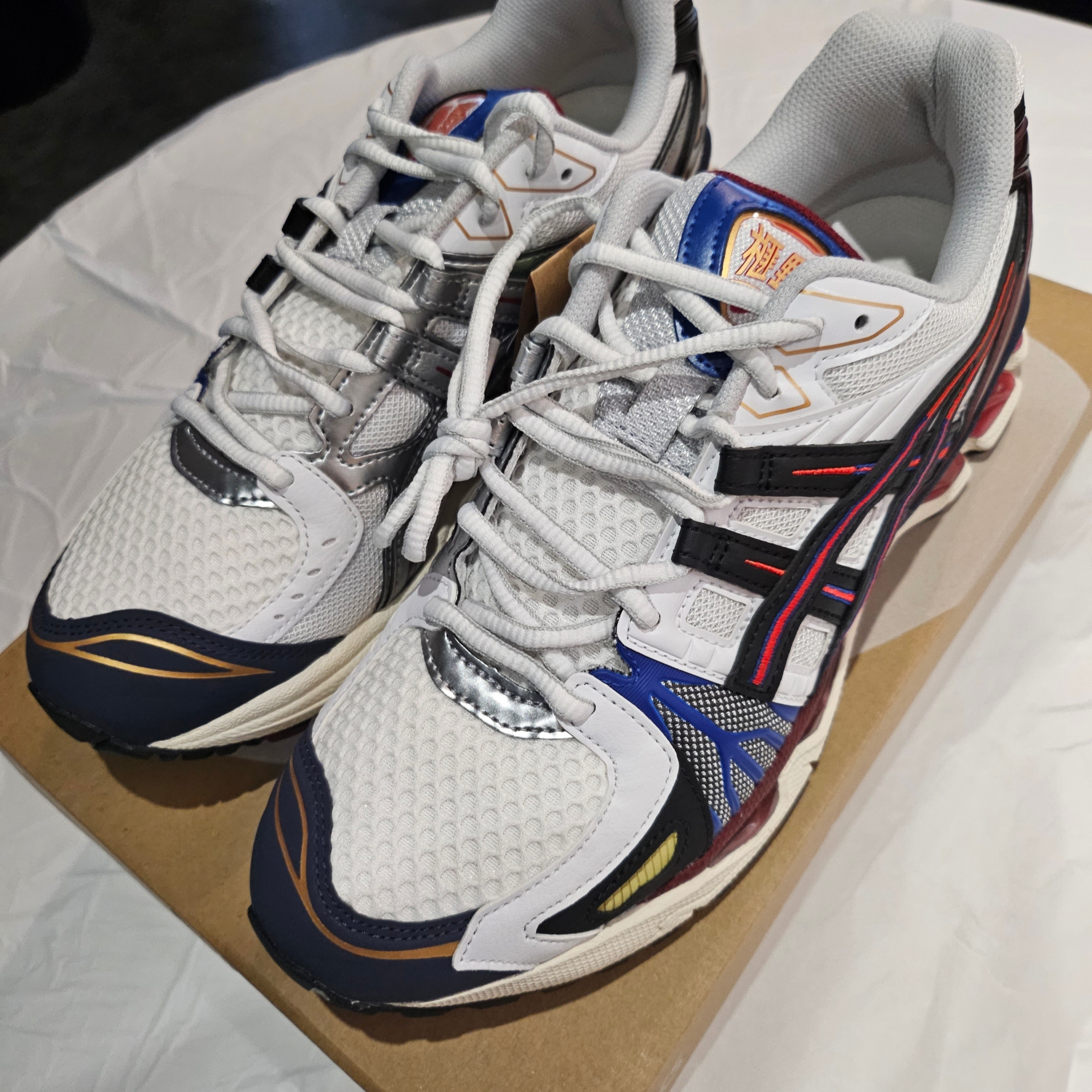 Asics Gel-Kayano Legacy White Black, Asics x Hal Studios Gel-1130 MK-III Glacier 착용 스타일 - 1