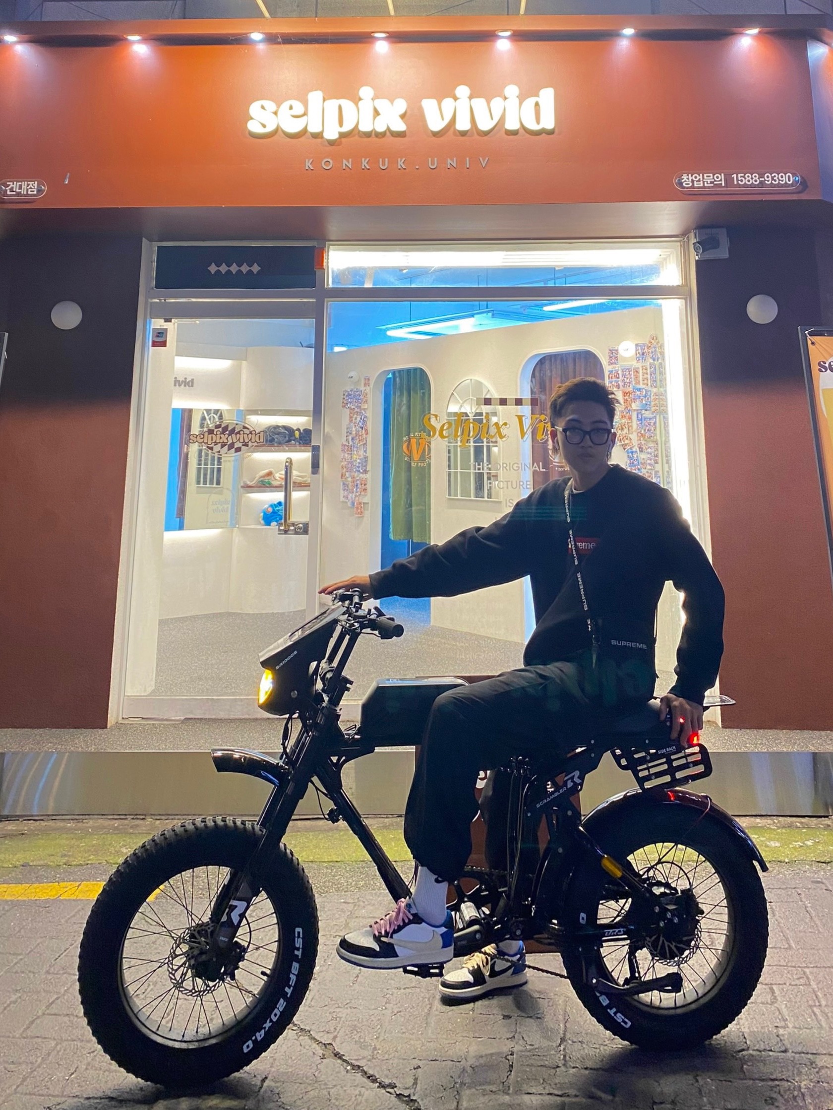 Jordan 1 x Travis Scott x Fragment Retro Low OG SP Military Blue, Supreme Shoulder Bag Black - 22FW 착용 스타일 - 2