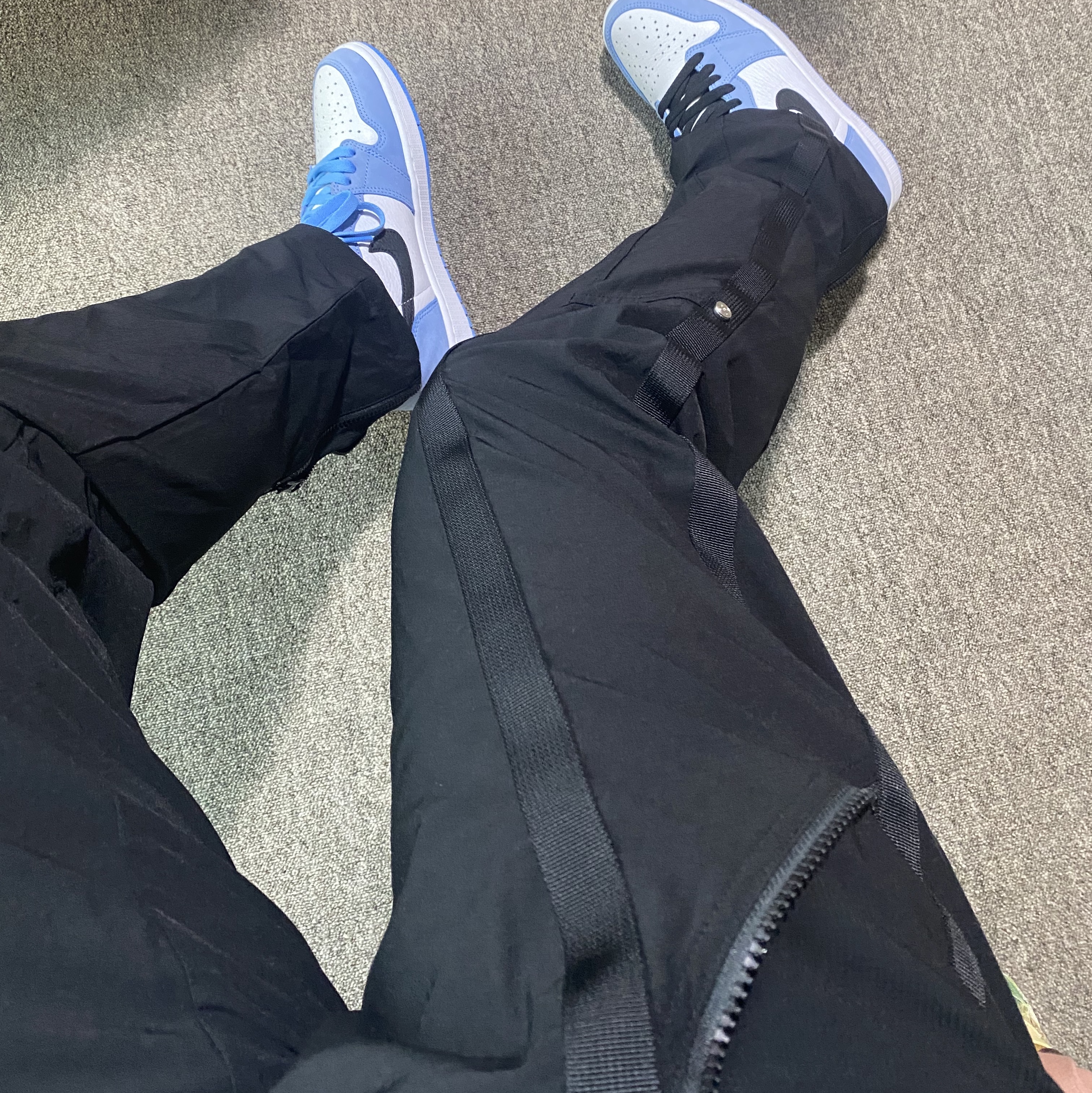 Undermycar Amsell Multi Taping Teeth Pants Raven - 22SS, Jordan 1 Retro High OG University Blue 착용 스타일