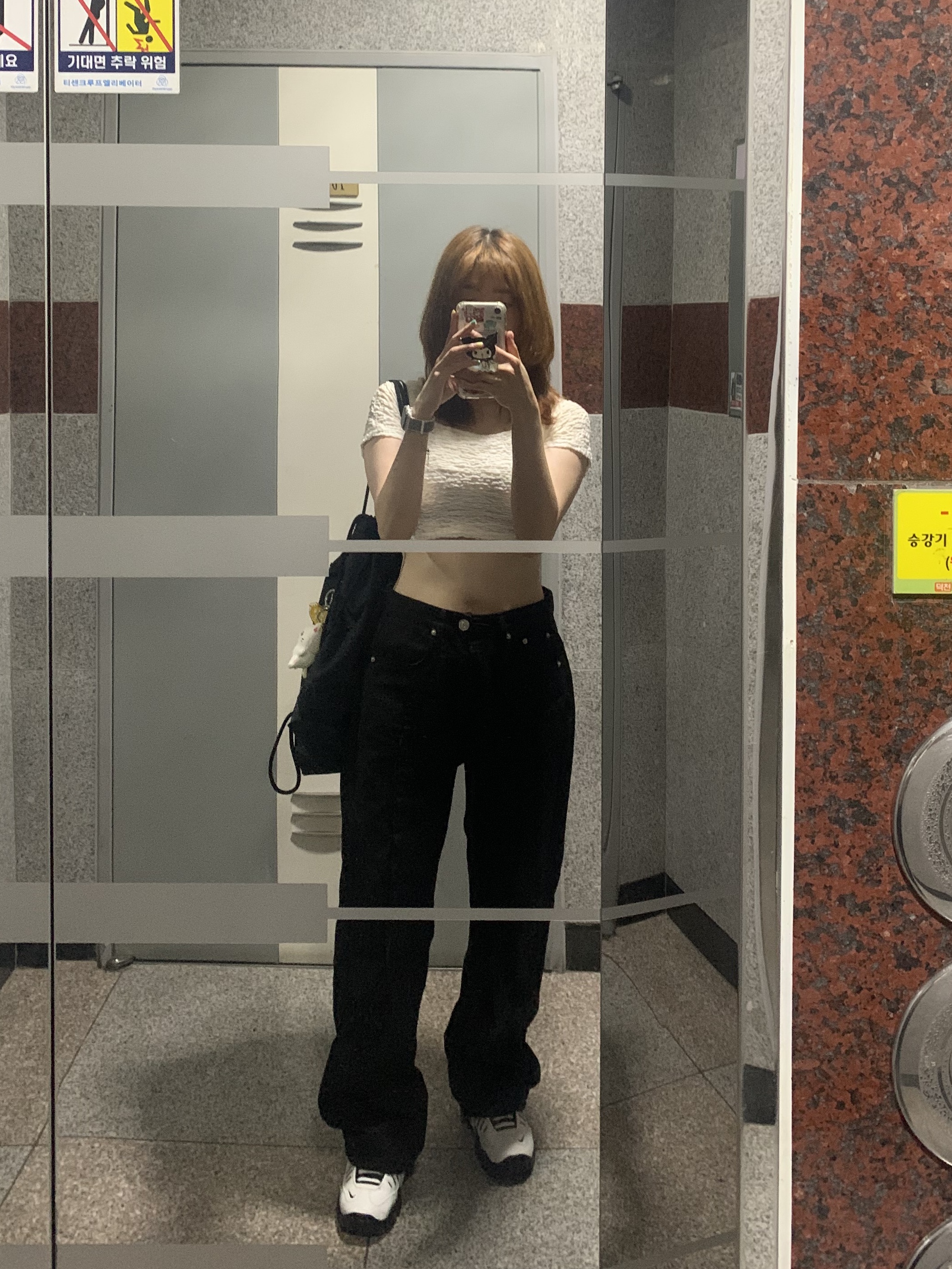 Nike x Ambush Air Adjust Force SP Summit White and Black, Apple Watch SE 40mm GPS Silver Aluminum Case with Sport Band White (Korean Ver.) 착용 스타일 - 1