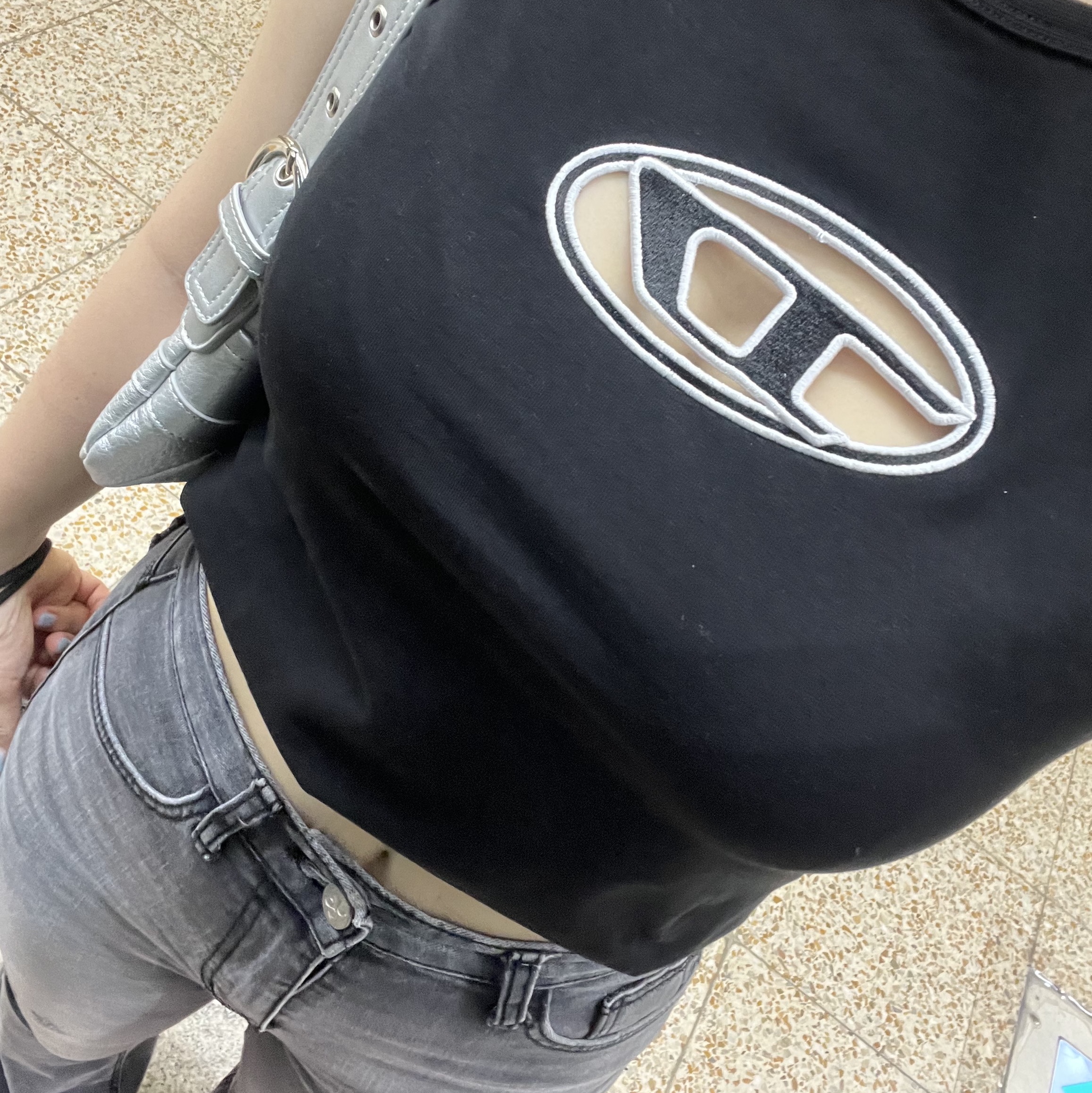 (W) Diesel T-Angie Peekaboo Logo T-Shirt Black 착용 스타일