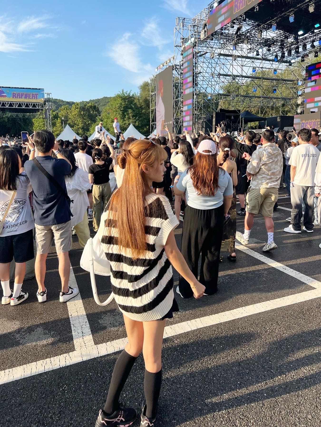 (W) Asics Gel-Venture 8 Black Frosted Rose, Prada Soft Padded Re-Nylon Mini Bag White 착용 스타일 - 5