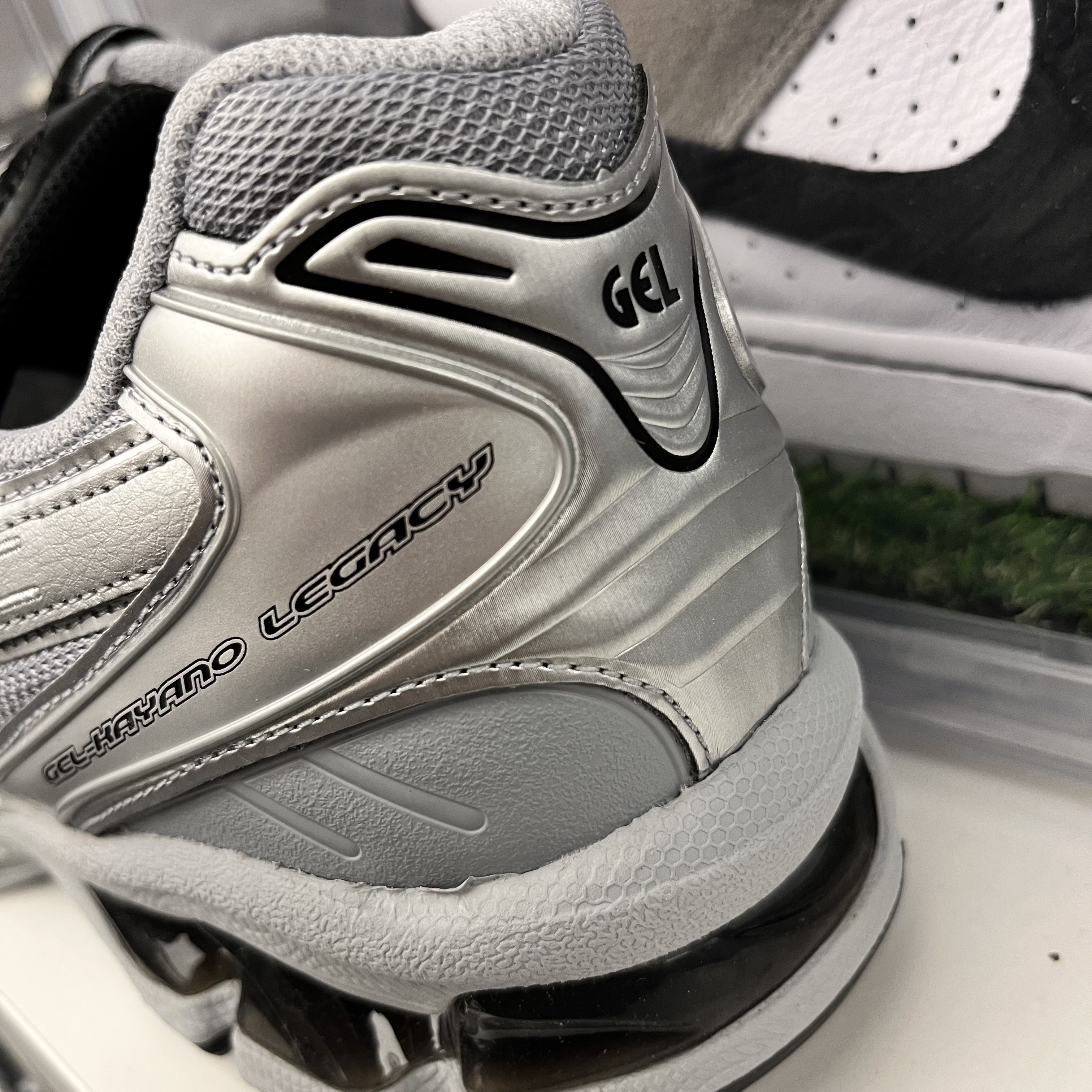 Asics Gel-Kayano Legacy Pure Silver 착용 스타일 - 3