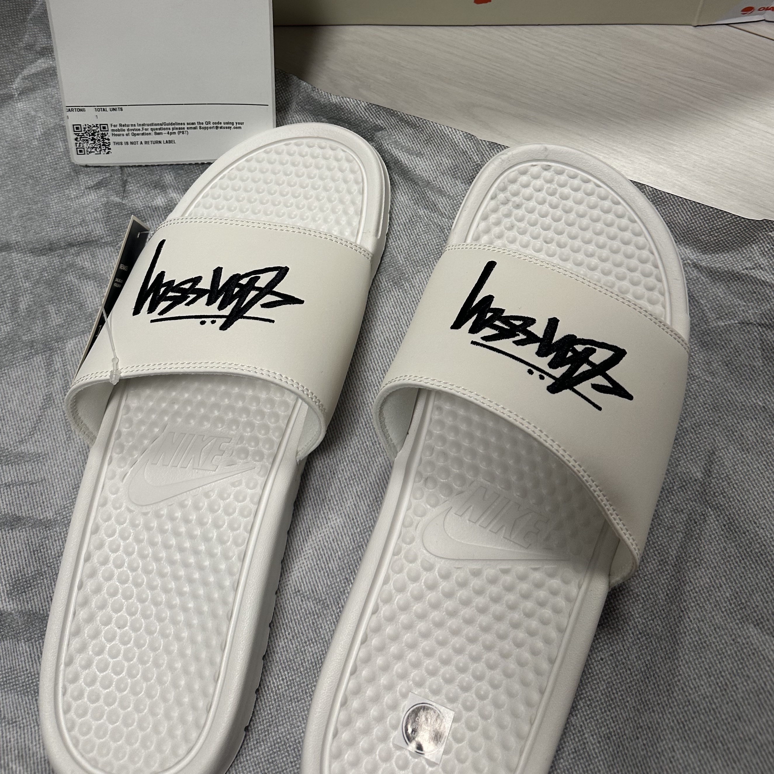 Nike x Stussy Benassi Slide Sail 착용 스타일