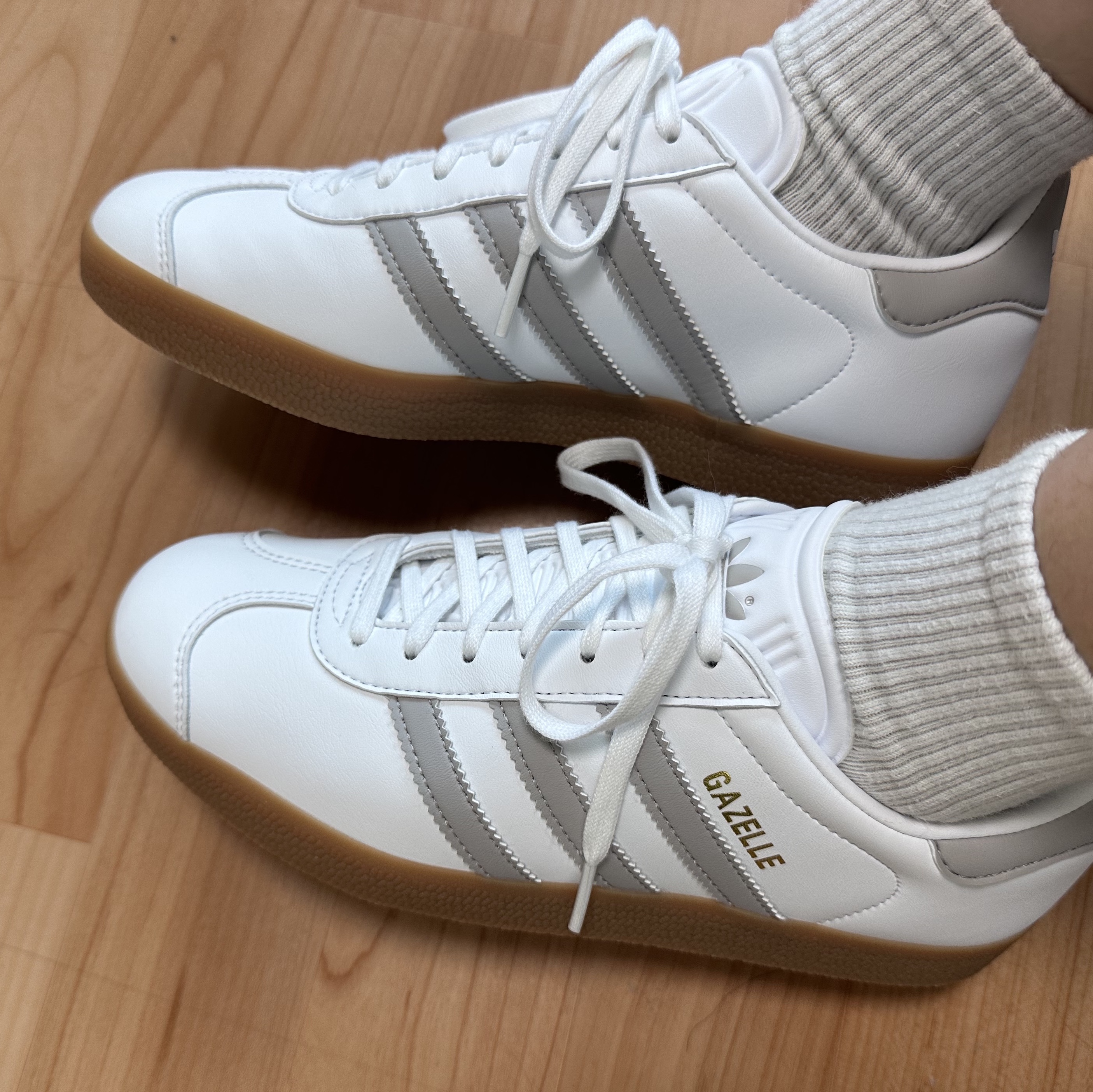 Adidas Gazelle White Grey 착용 스타일