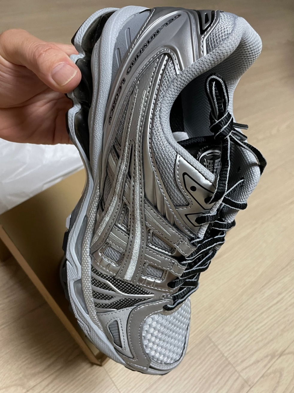 Asics Gel-Kayano Legacy Pure Silver 착용 스타일 - 1