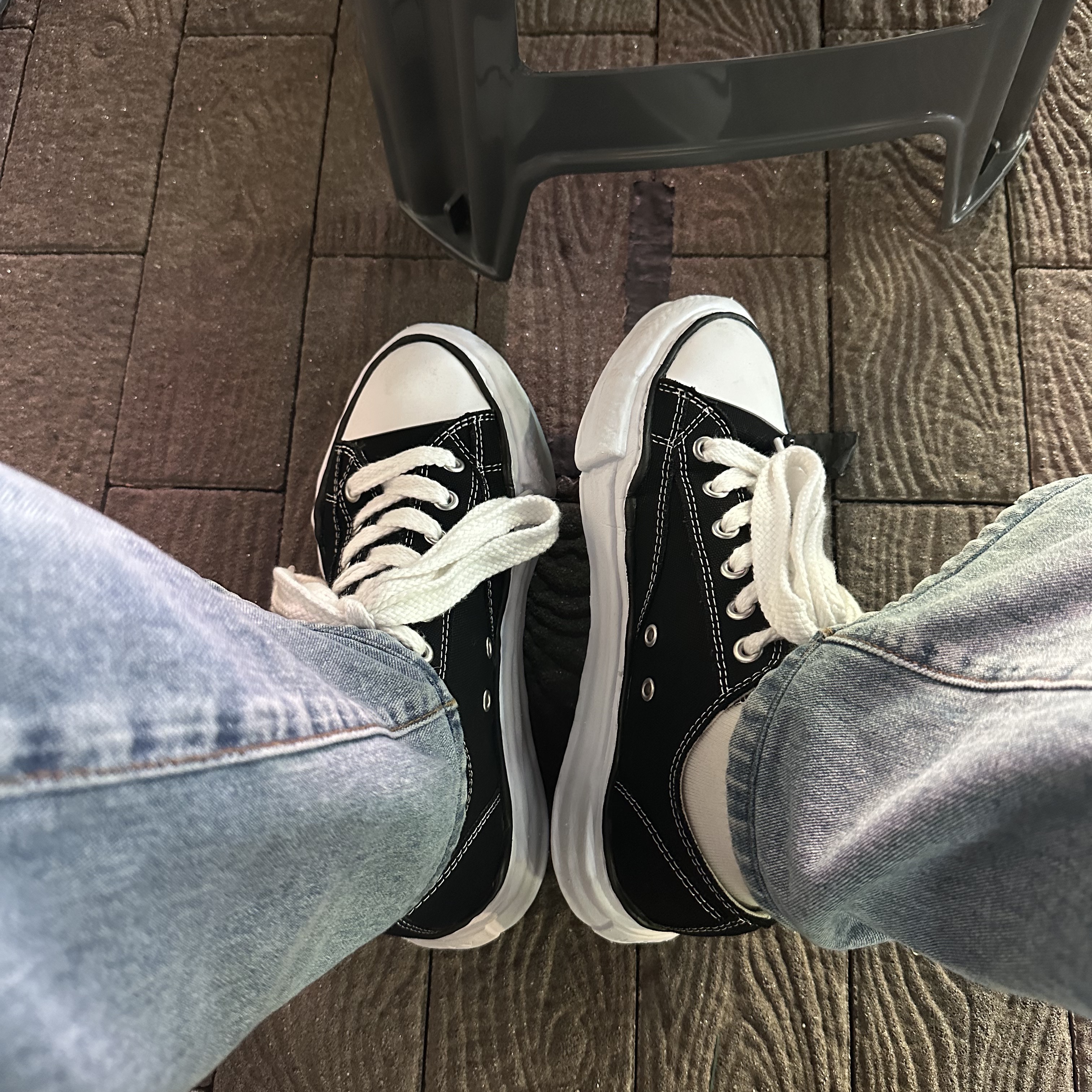 Maison Mihara Yasuhiro Peterson OG Sole Canvas Low Sneakers Black 착용 스타일