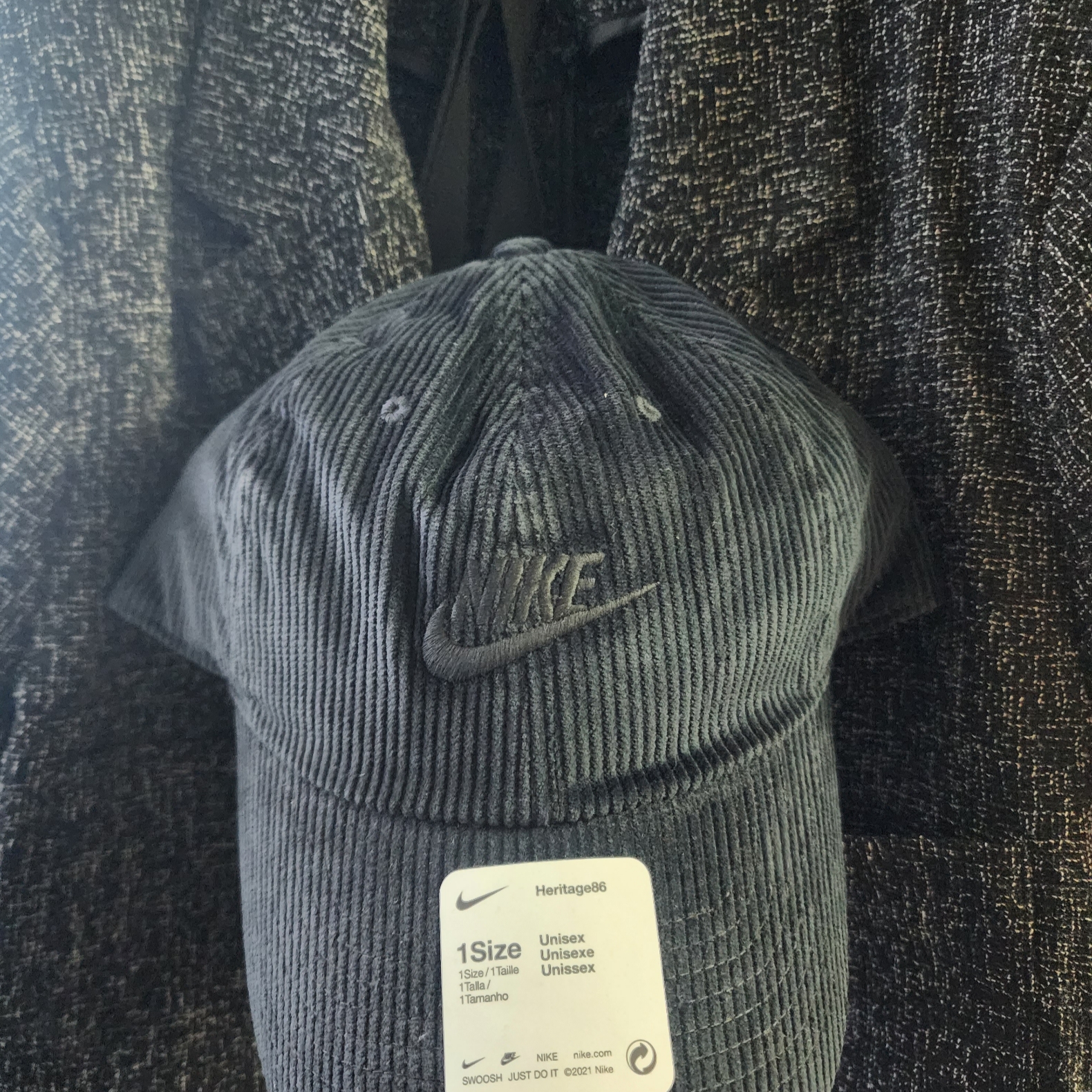 Nike Heritage 86 Corduroy Cap Black 착용 스타일 - 2